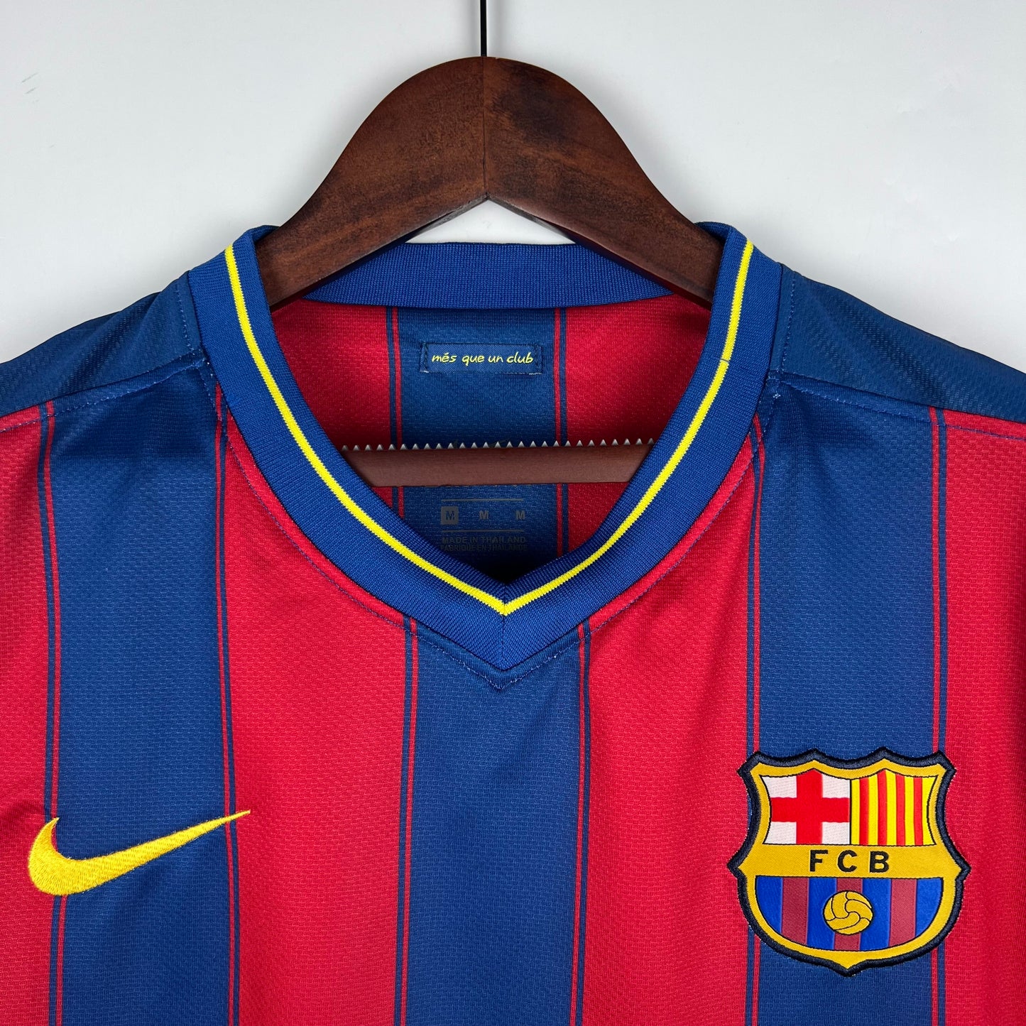 FC Barcelona “UNICEF” 2010–11 — Camiseta home Nike blaugrana (pinstripes)