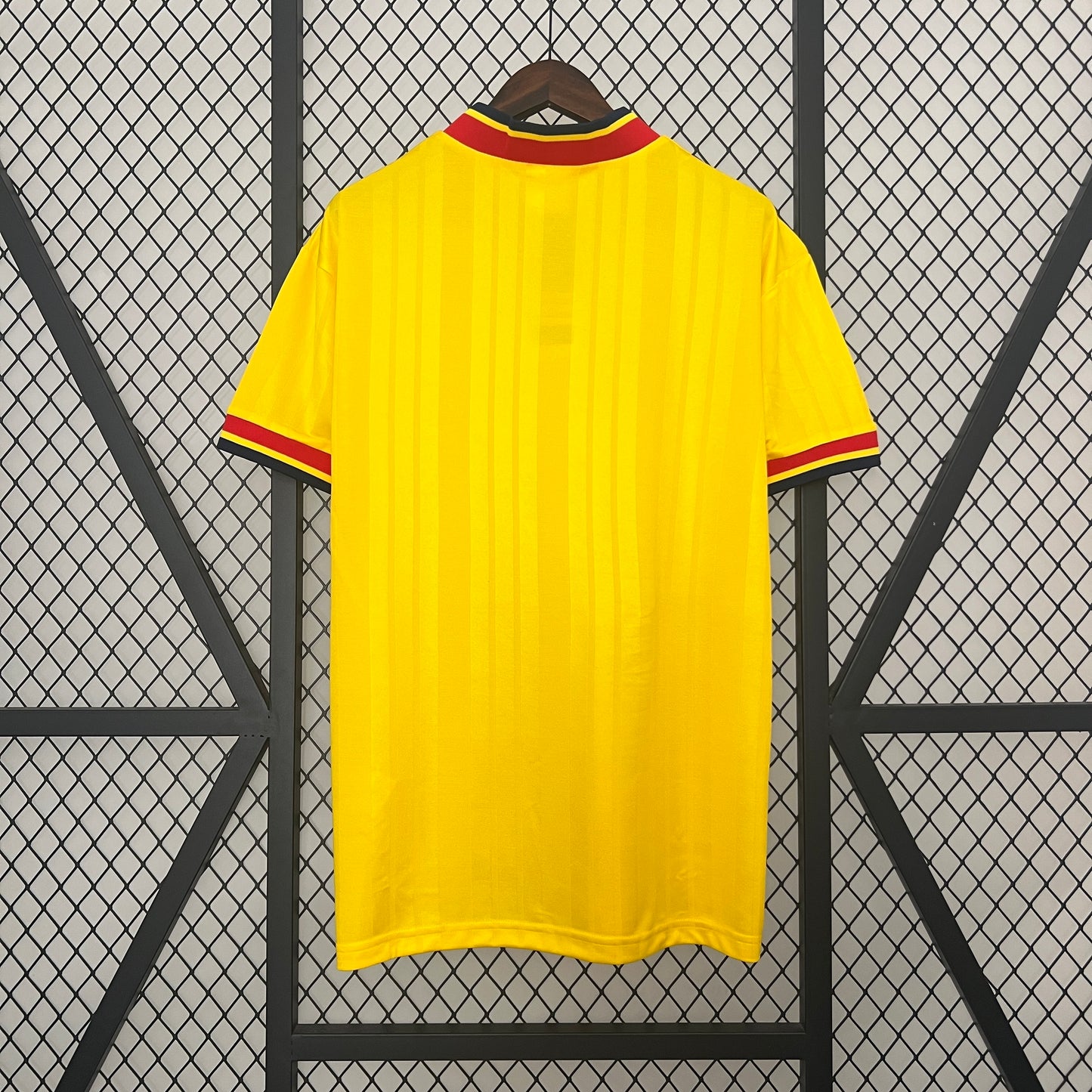 Arsenal “JVC” 1992–94 — Camiseta away Adidas amarilla (Equipment 3 bandas)