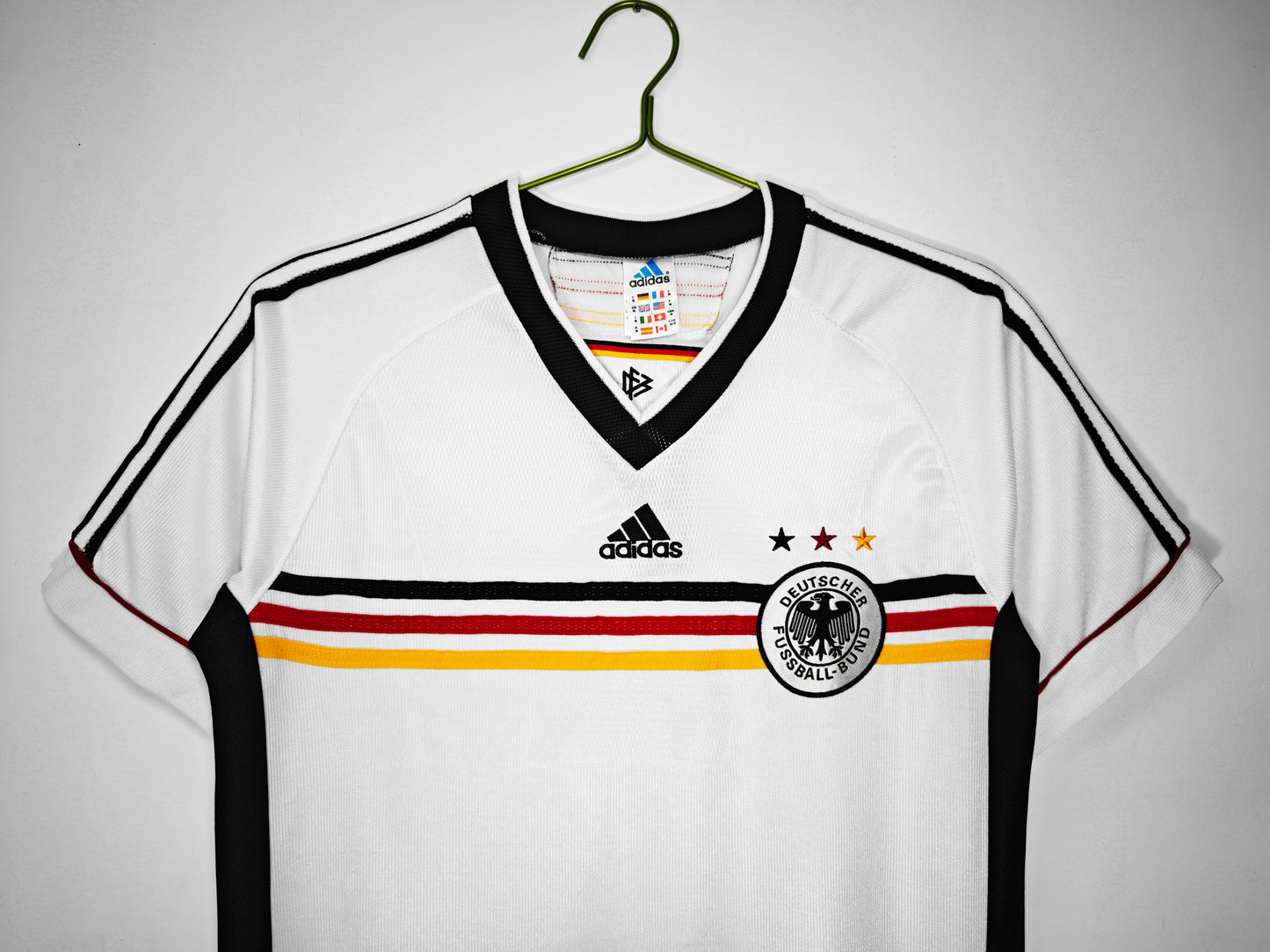 Camiseta Alemania adidas Local 2008/09 (Euro 2008) – Blanca con franja tricolor en el pecho – Climacool