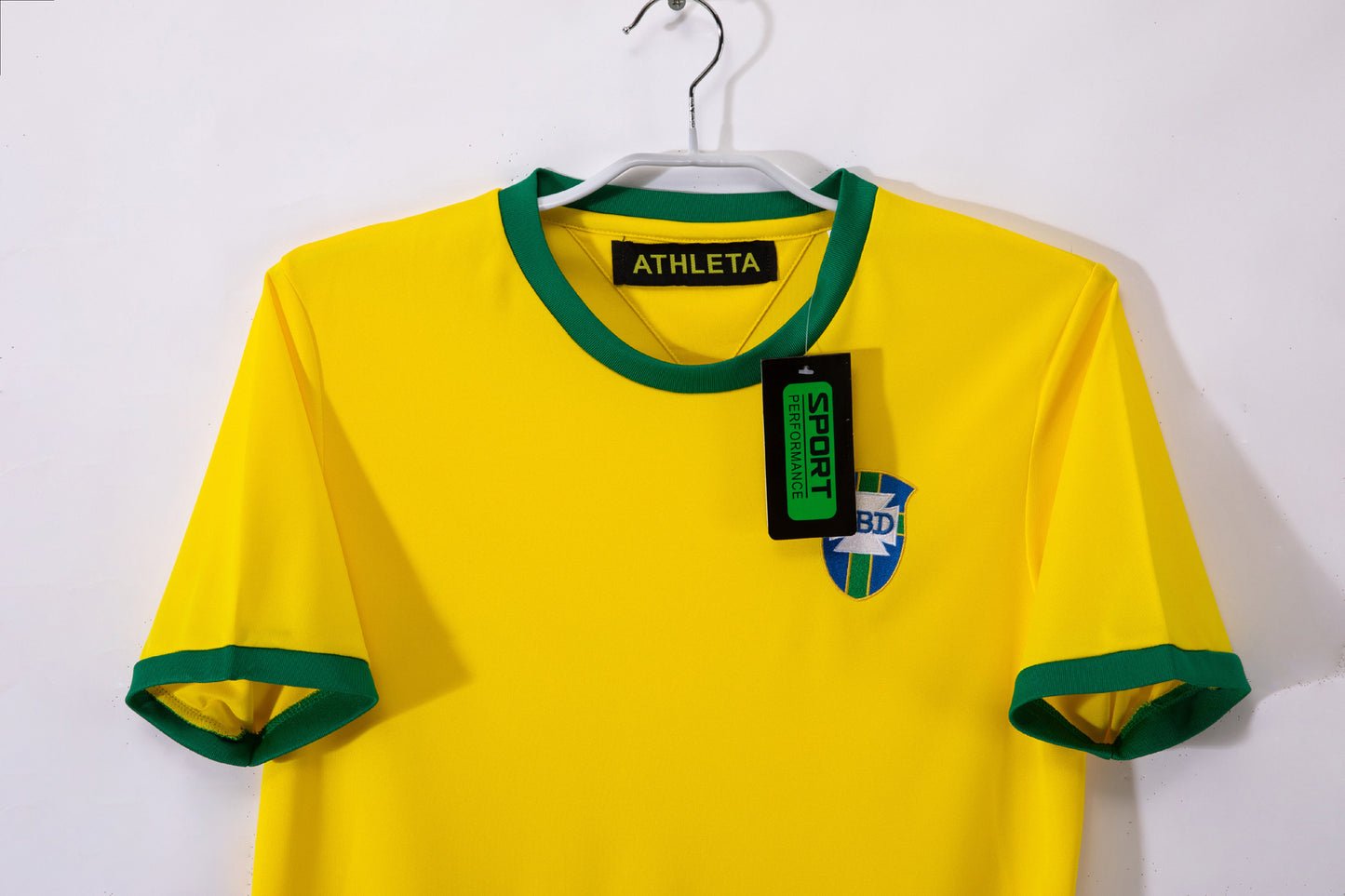 Camiseta Brasil Athleta Retro 1970 – CBD Amarilla/Verde (Cuello redondo)