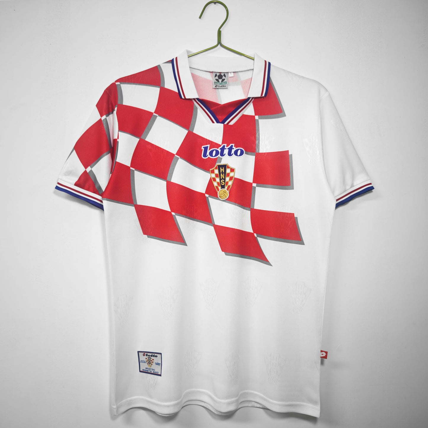 Camiseta Croacia Lotto Home 1998 – Francia ’98, “šahovnica” ondulada (era Šuker/Boban)