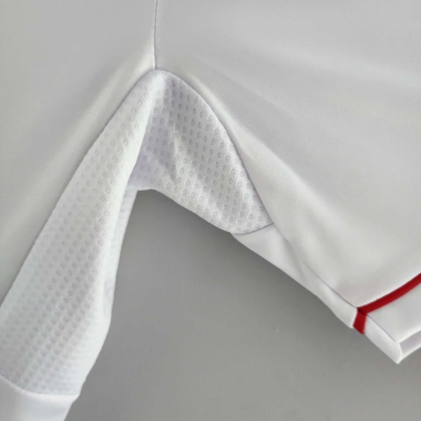 AC Milan 2013–14 Away “Fly Emirates” — Adidas blanca con franja vertical