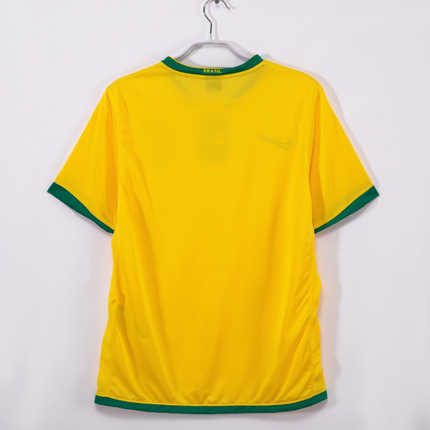 Camiseta Brasil Nike Local 2014/15 (Mundial Brasil 2014) – Amarilla con cuello verde (Dri-FIT)