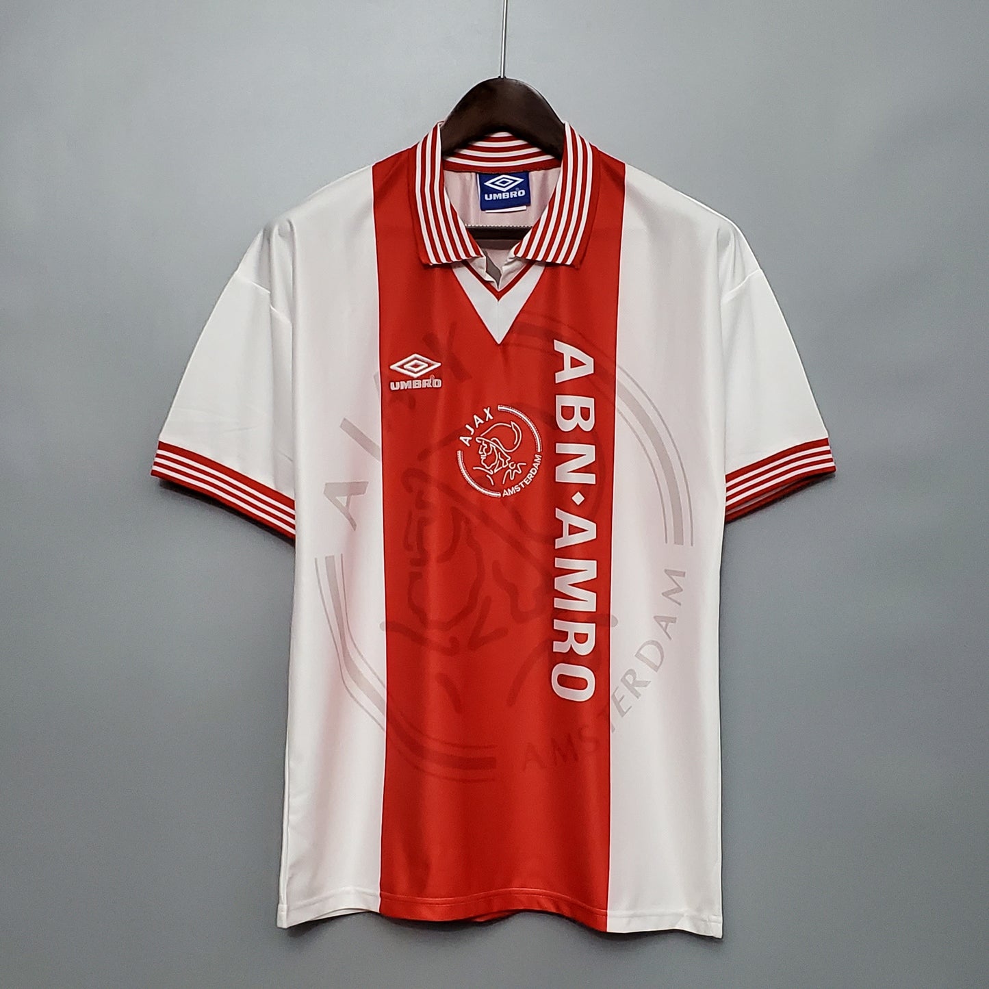 Ajax “ABN-AMRO” 1994–96 — Camiseta home Umbro blanca/roja (cuello polo rayado)