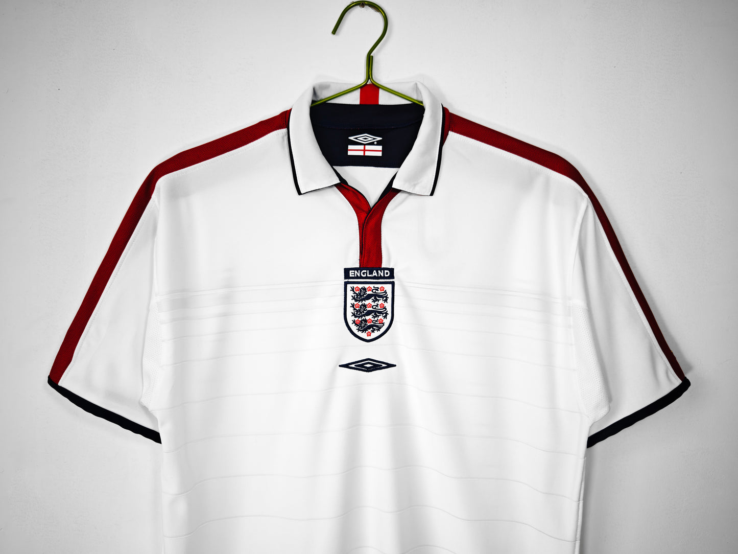 Camiseta Inglaterra Umbro Local 2001–2003 – Blanca con paneles rojos (Mundial 2002)