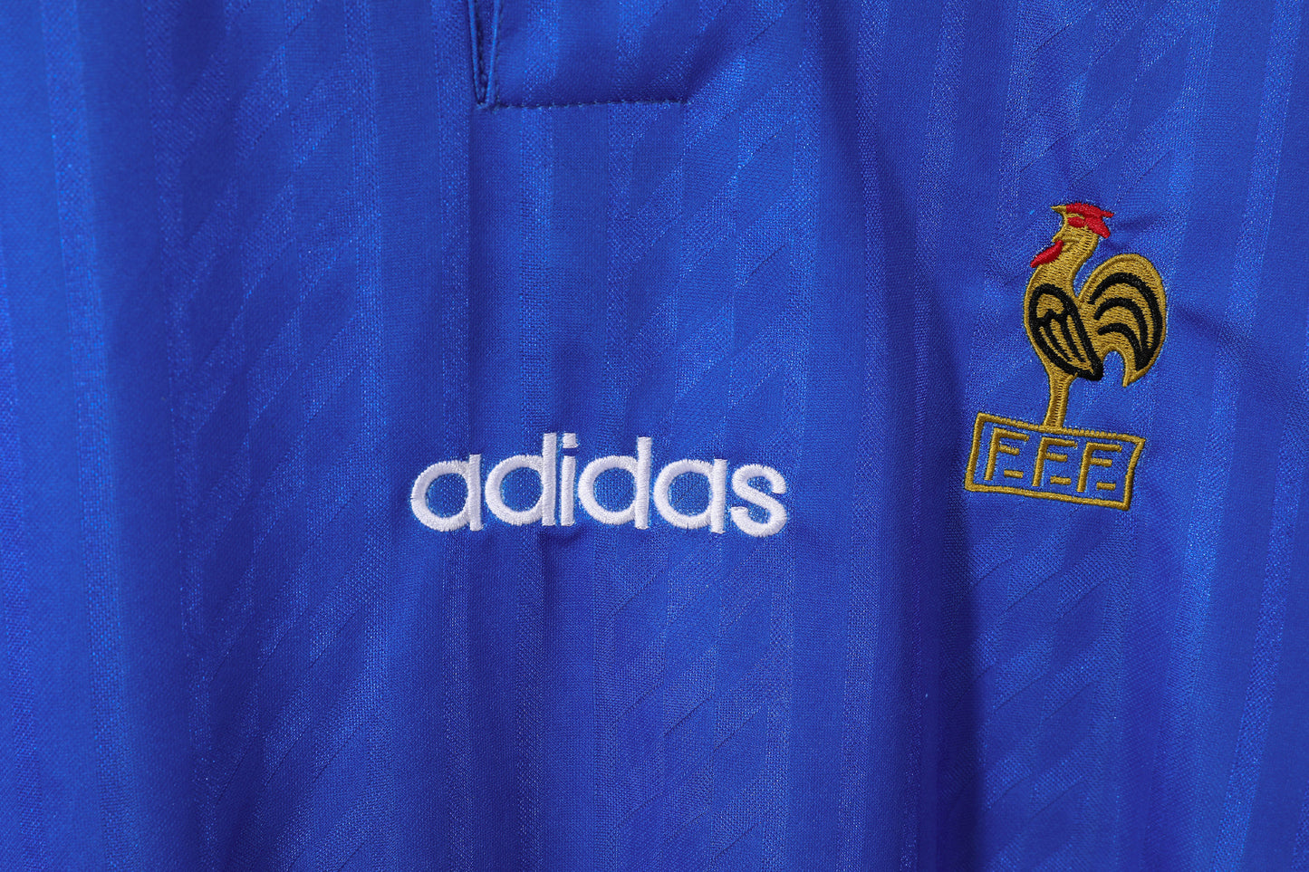 Camiseta Francia adidas Local 1992–1993 – Azul con franja de triángulos tricolor