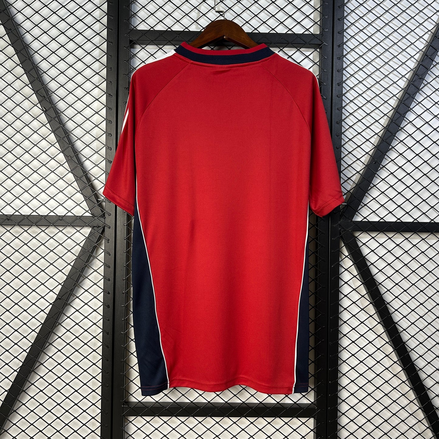 SL Benfica 2001–02 — Camiseta home Adidas roja (sin sponsor)