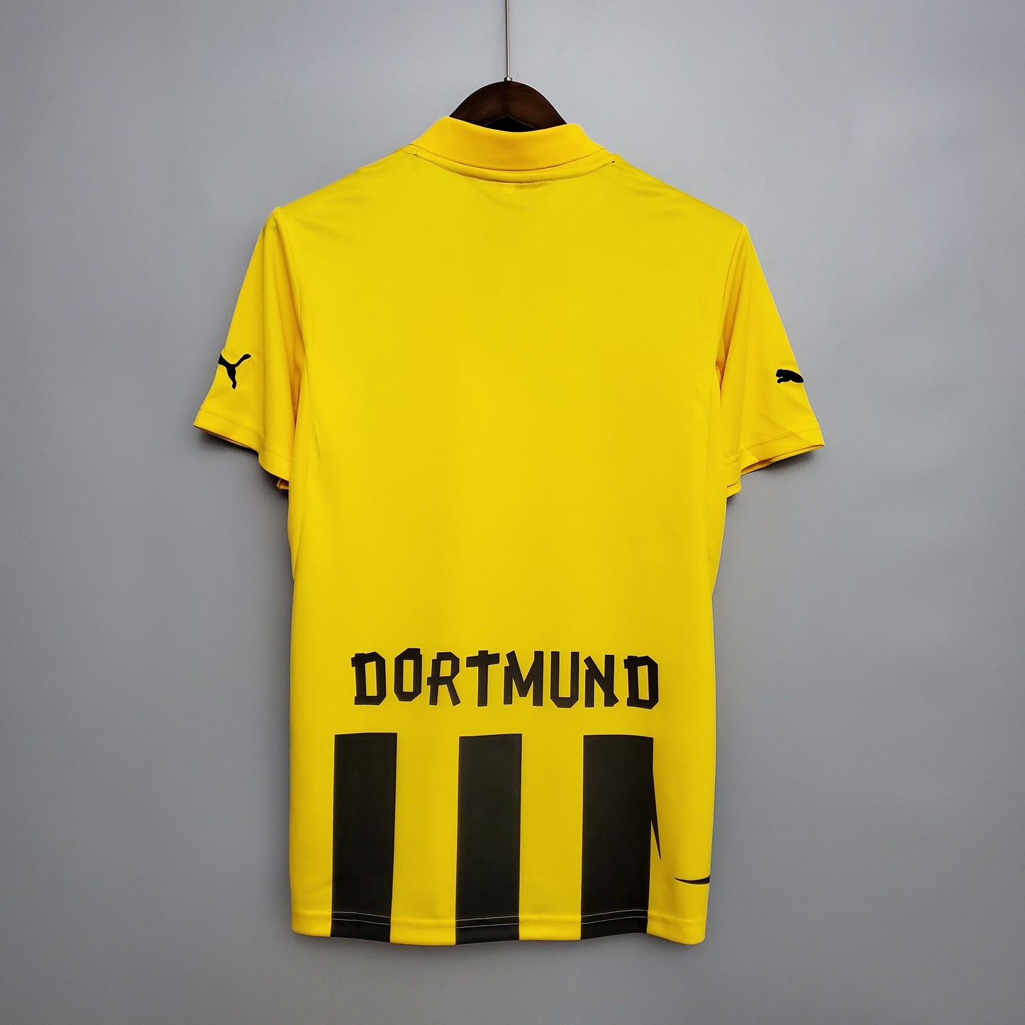 Borussia Dortmund “Evonik” 2016–17 — Camiseta home Puma amarilla/negra (rayas verticales)