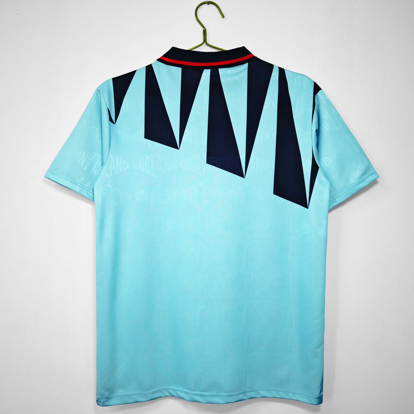 Camiseta Inglaterra Score Draw Retro – Third 1990–1992 “Ice Blue” | Celeste/Marino con cuello polo