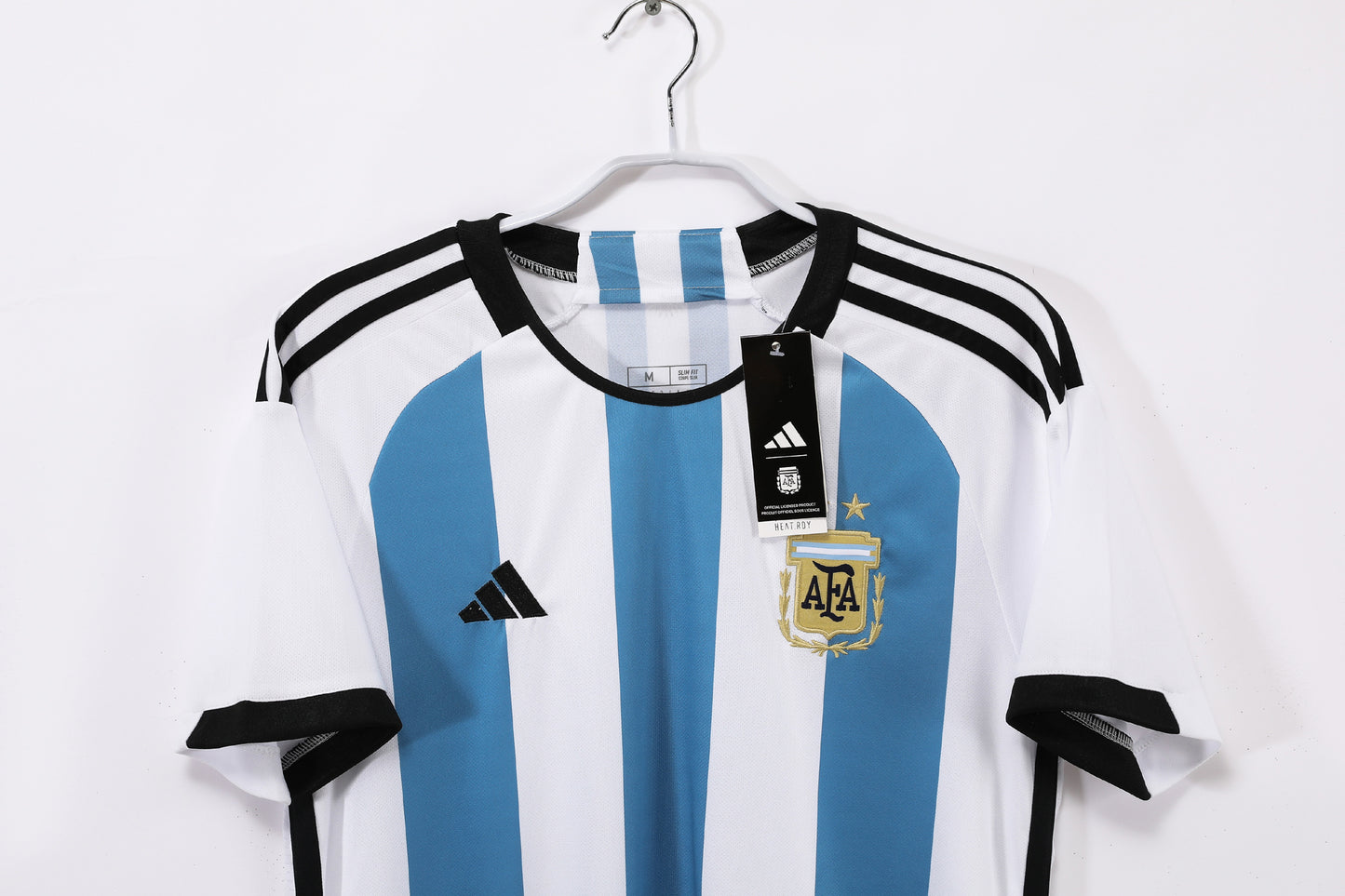 Camiseta Argentina adidas Local 2022 (Qatar) – Rayas Celeste/Blanco, 2 estrellas – AEROREADY