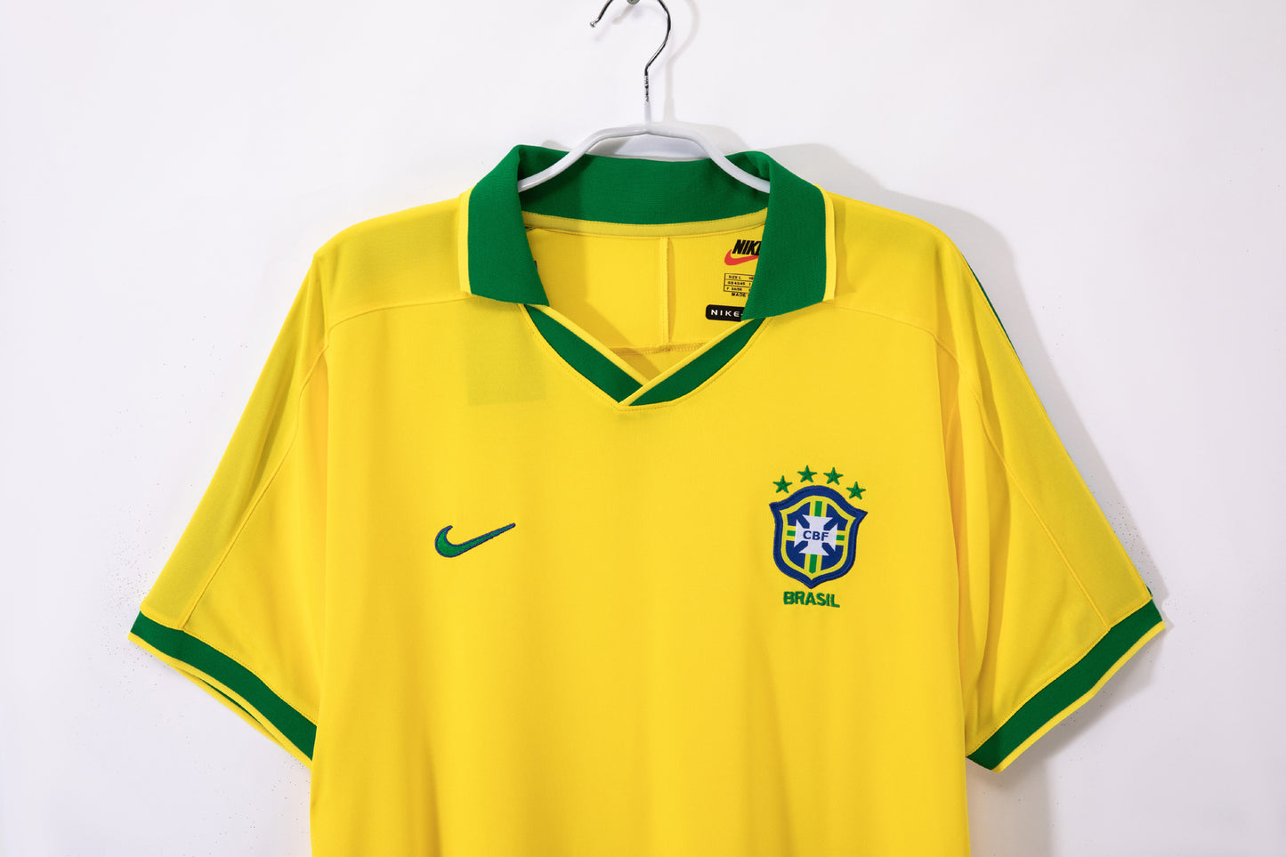 Camiseta Brasil Nike Local 2002–2004 – Amarilla con cuello polo verde (5 estrellas) – NikeFIT