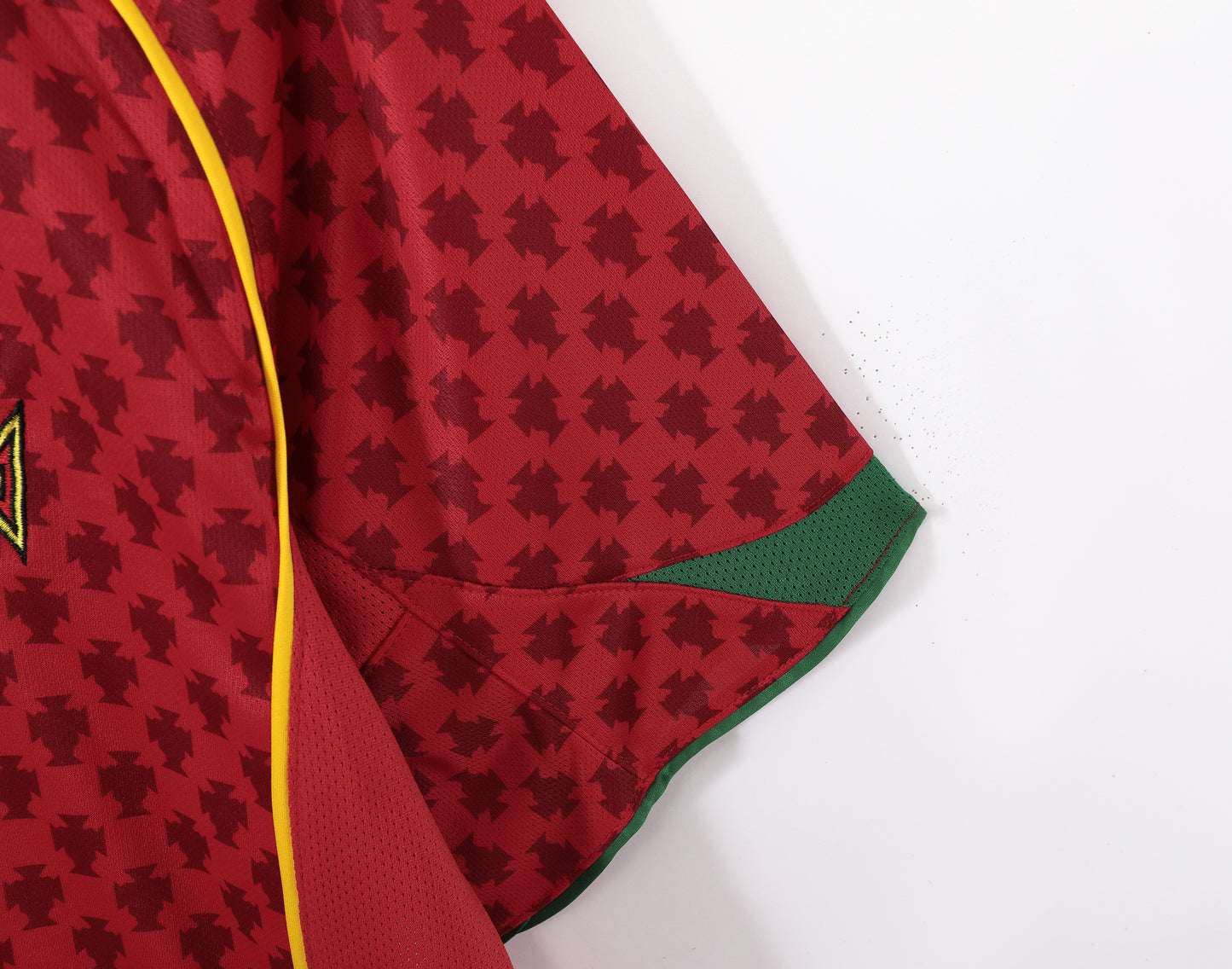 Camiseta Portugal Nike Home 2004–2006 (Total 90) – Roja con cuello verde (Dri-FIT)