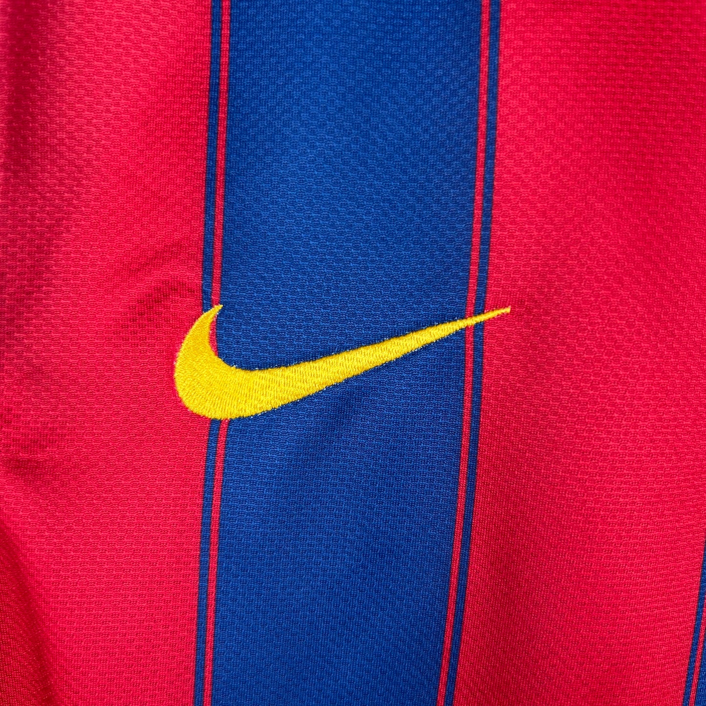 FC Barcelona “UNICEF” 2010–11 — Camiseta home Nike blaugrana (pinstripes)