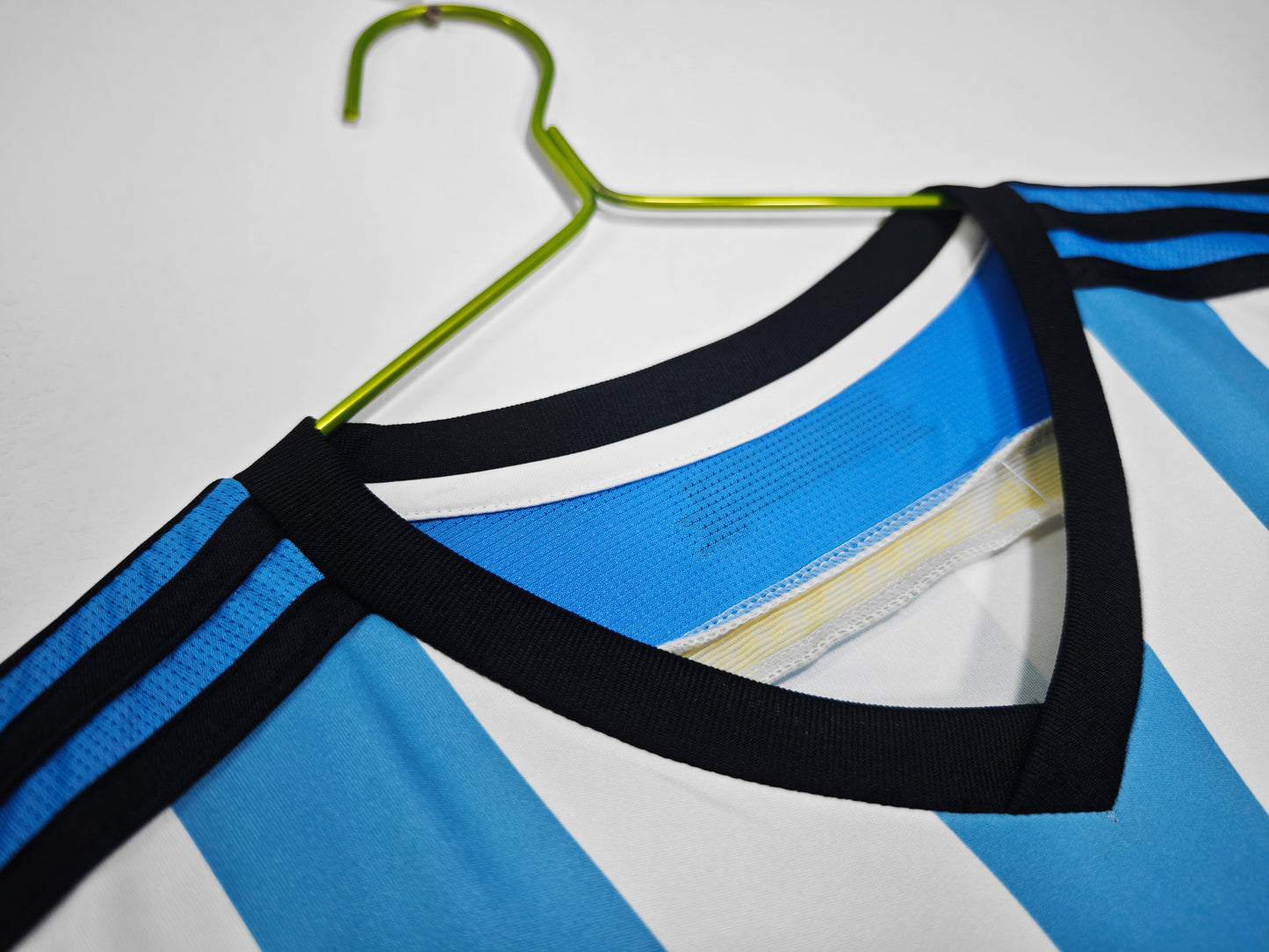 Camiseta Argentina adidas Local 2014/15 (Brasil 2014) – Rayas celeste/blanco con detalles dorados – Climacool
