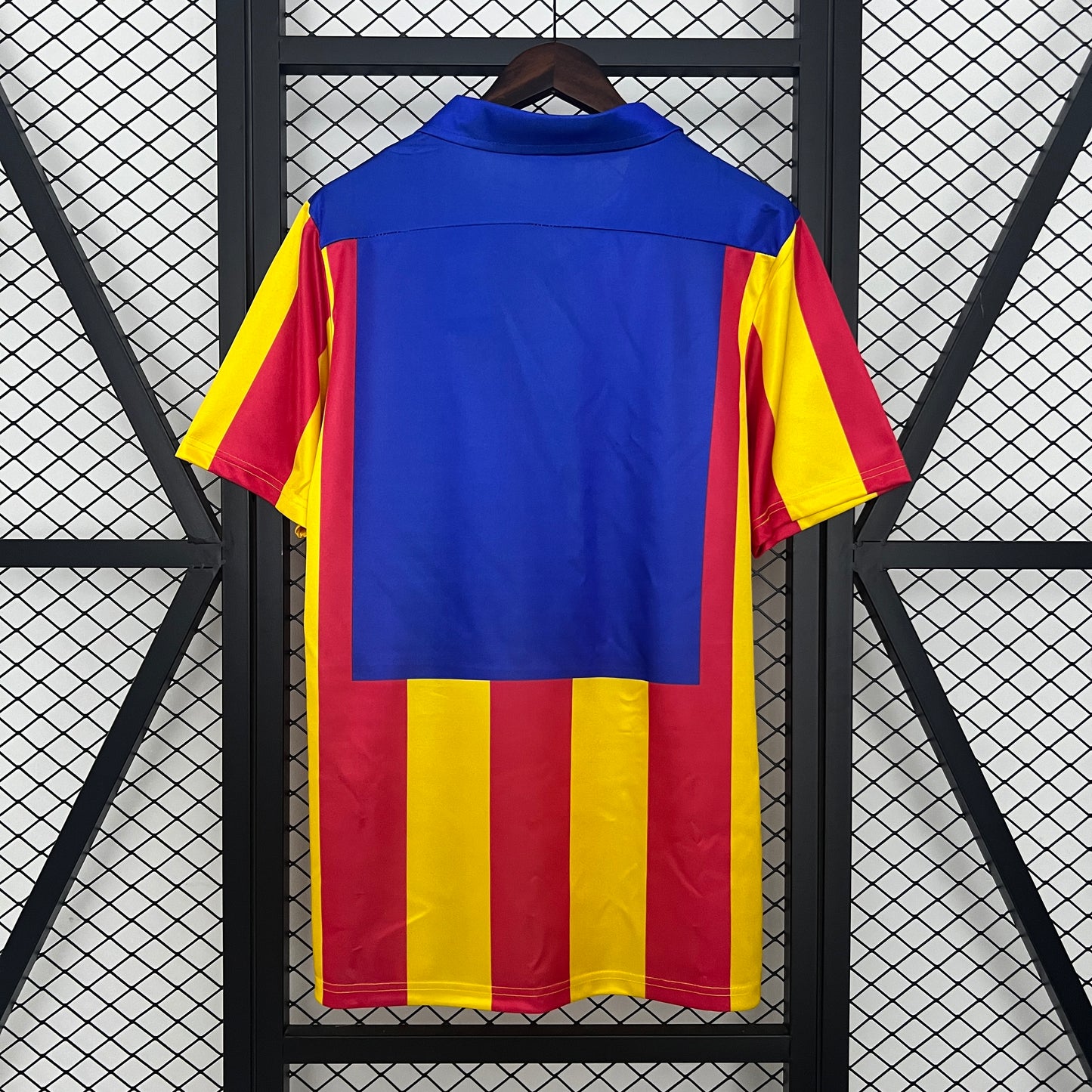 Valencia CF “Senyera” 1980–82 — Camiseta retro Adidas con cuello azul