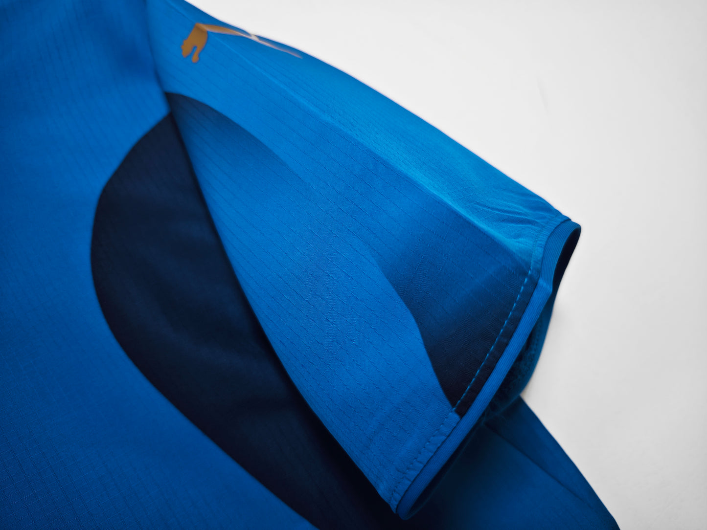 Camiseta Italia Puma Local 2003–2004 (Euro 2004) – Azzurra con logos dorados