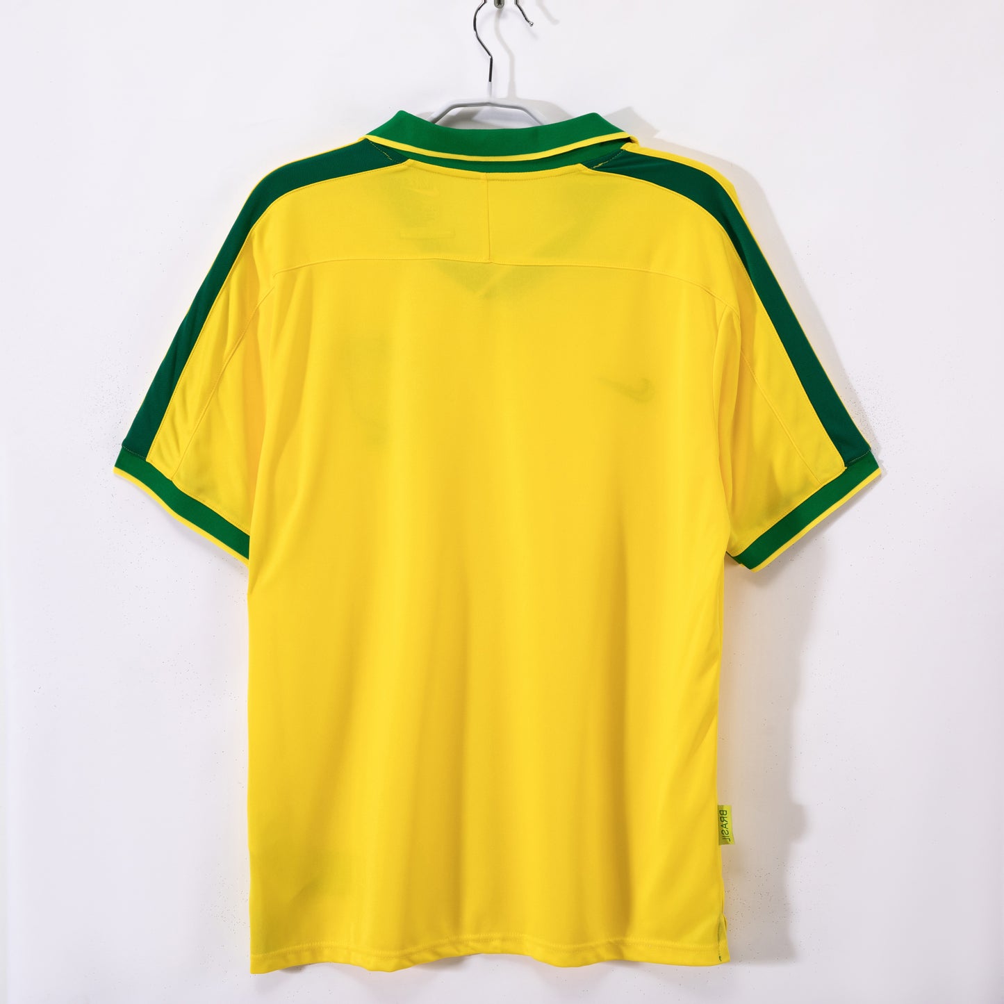 Camiseta Brasil Nike Local 2002–2004 – Amarilla con cuello polo verde (5 estrellas) – NikeFIT