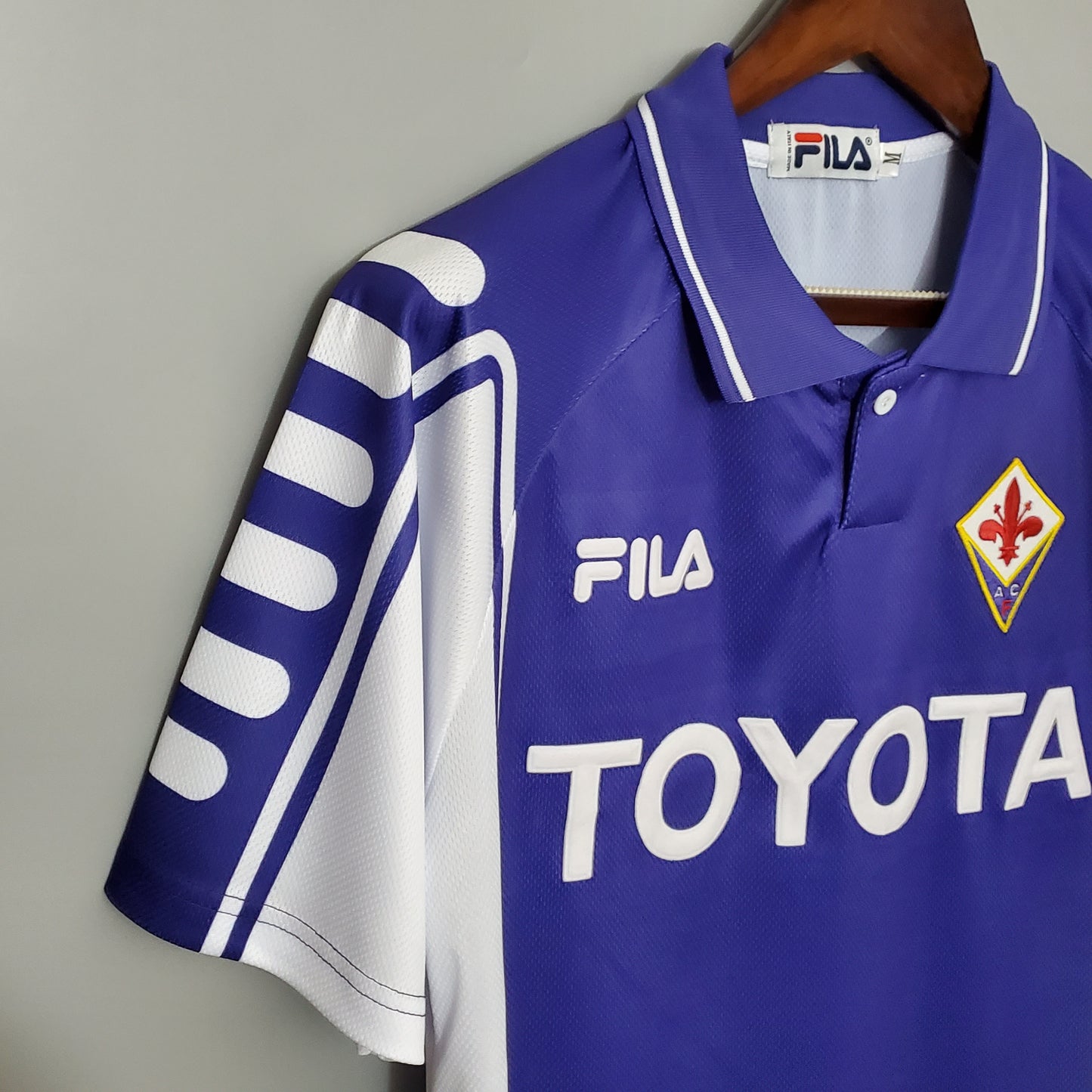 ACF Fiorentina “TOYOTA” 2000–02 — Camiseta home Fila violeta (mangas blancas)