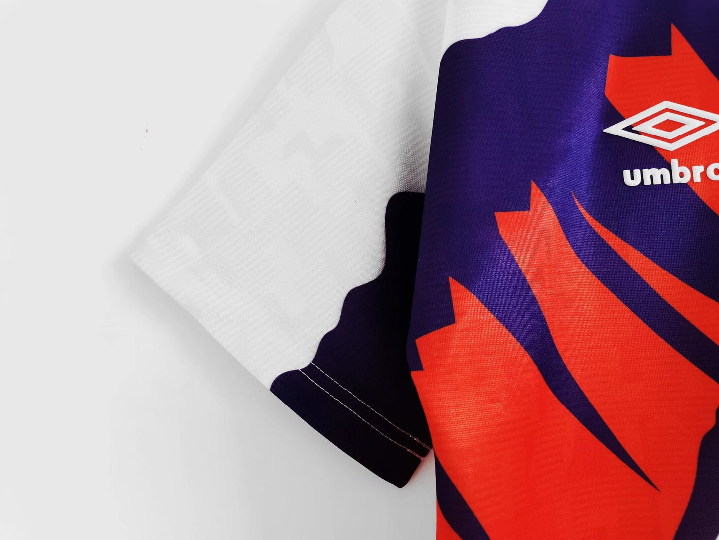 Camiseta Escocia Umbro Away 1991–1993 (Euro ’92 era) – Blanca con gráfico rojo/marino y cuello polo