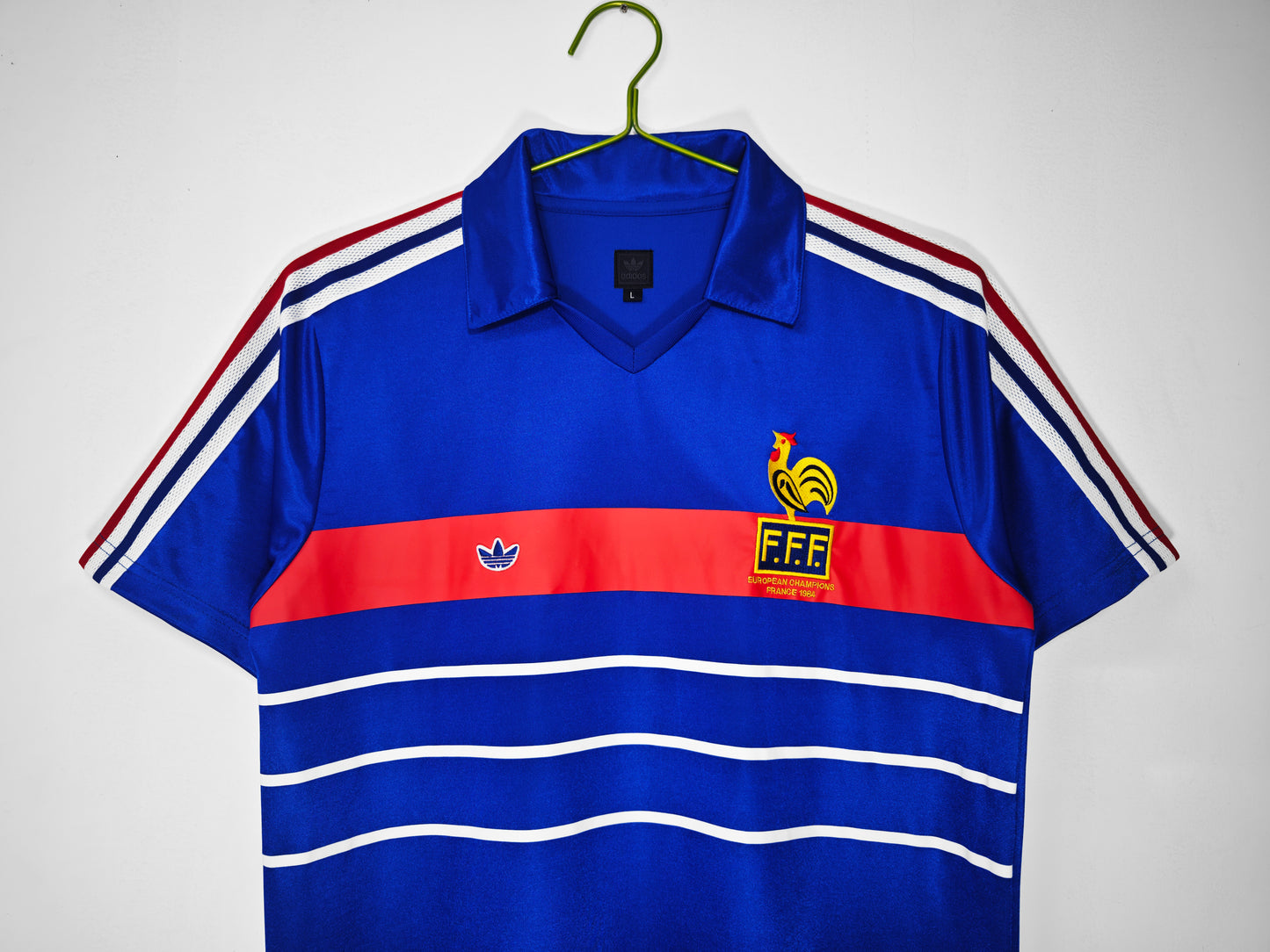 Camiseta Francia adidas Local 1982/83 (España ’82) – Azul con banda roja y líneas blancas (Trefoil)