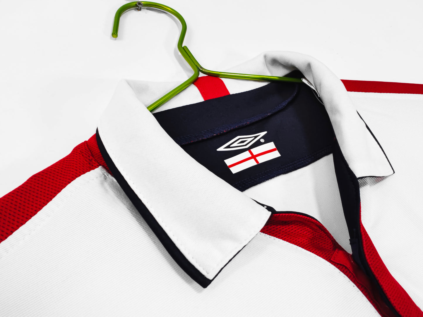 Camiseta Inglaterra Umbro Local 2001–2003 – Blanca con paneles rojos (Mundial 2002)