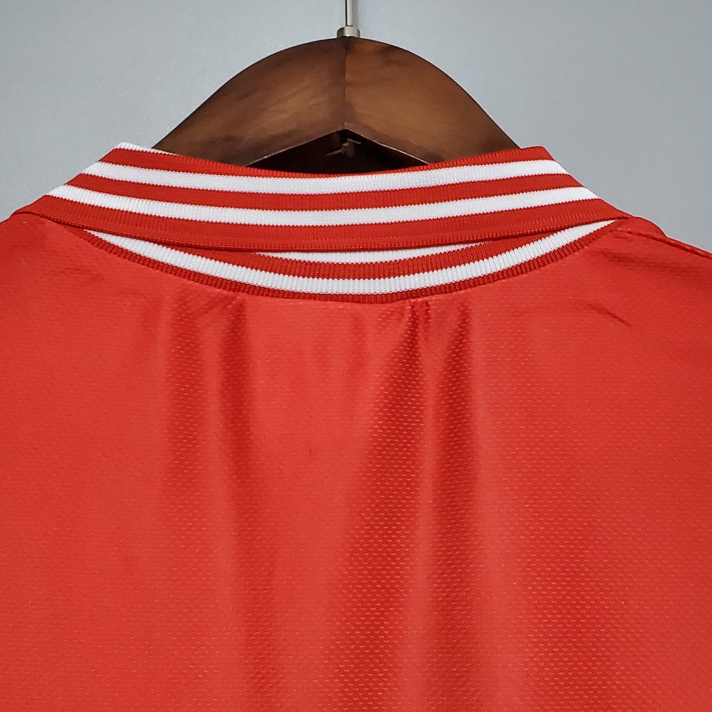 Ajax “ABN-AMRO” 1994–96 — Camiseta home Umbro blanca/roja (cuello polo rayado)