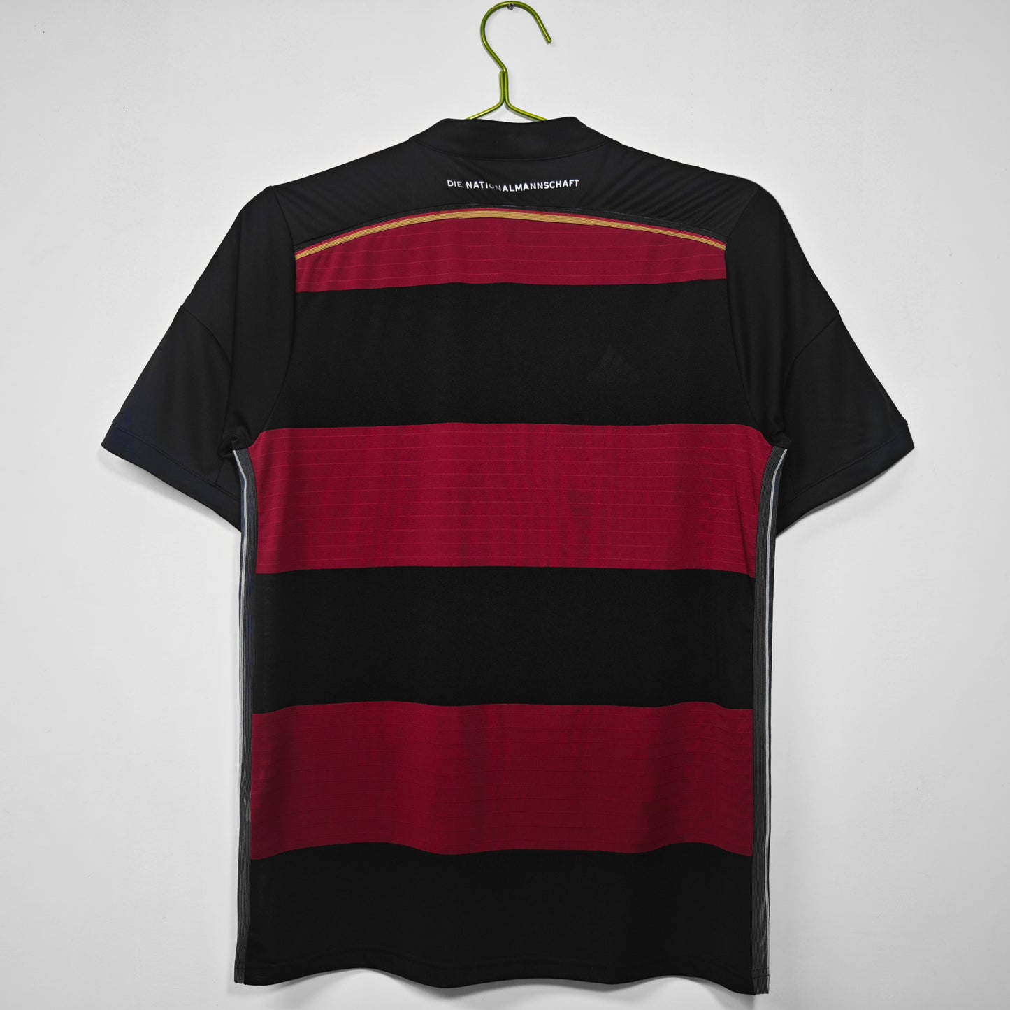 Camiseta Alemania adidas Away 2014/15 (Brasil 2014) – Negra con franjas rojas, cuello henley – Climacool