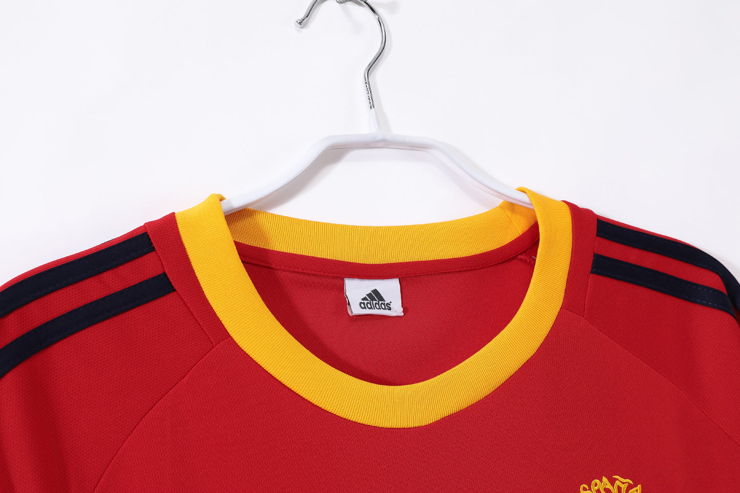 Camiseta España adidas Pre-Match/Entrenamiento 2008–2009 – Roja con 3 bandas negras (Climacool)
