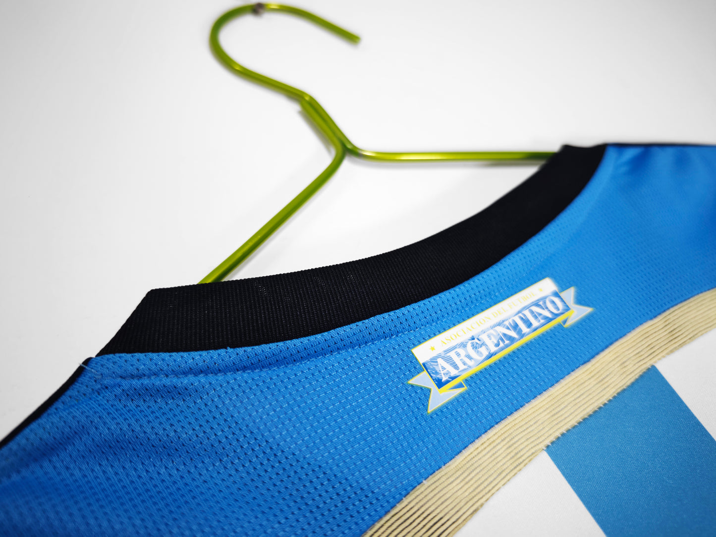 Camiseta Argentina adidas Local 2014/15 (Brasil 2014) – Rayas celeste/blanco con detalles dorados – Climacool
