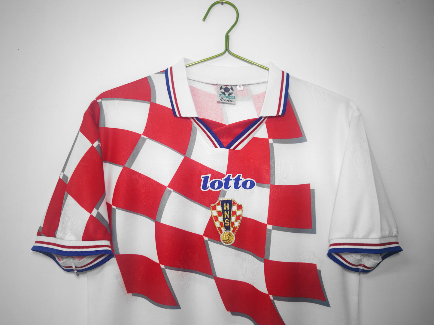 Camiseta Croacia Lotto Home 1998 – Francia ’98, “šahovnica” ondulada (era Šuker/Boban)