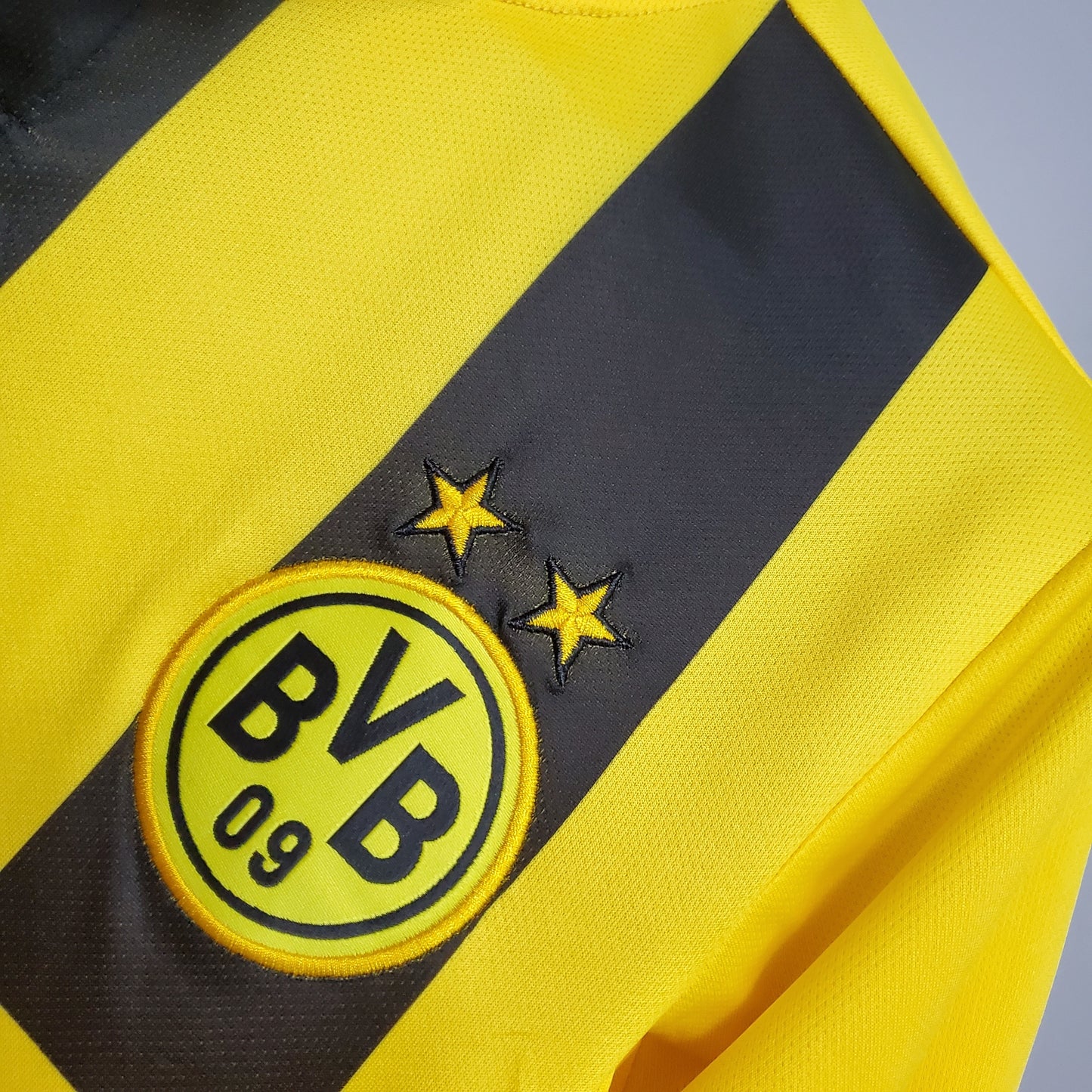 Borussia Dortmund “Evonik” 2016–17 — Camiseta home Puma amarilla/negra (rayas verticales)