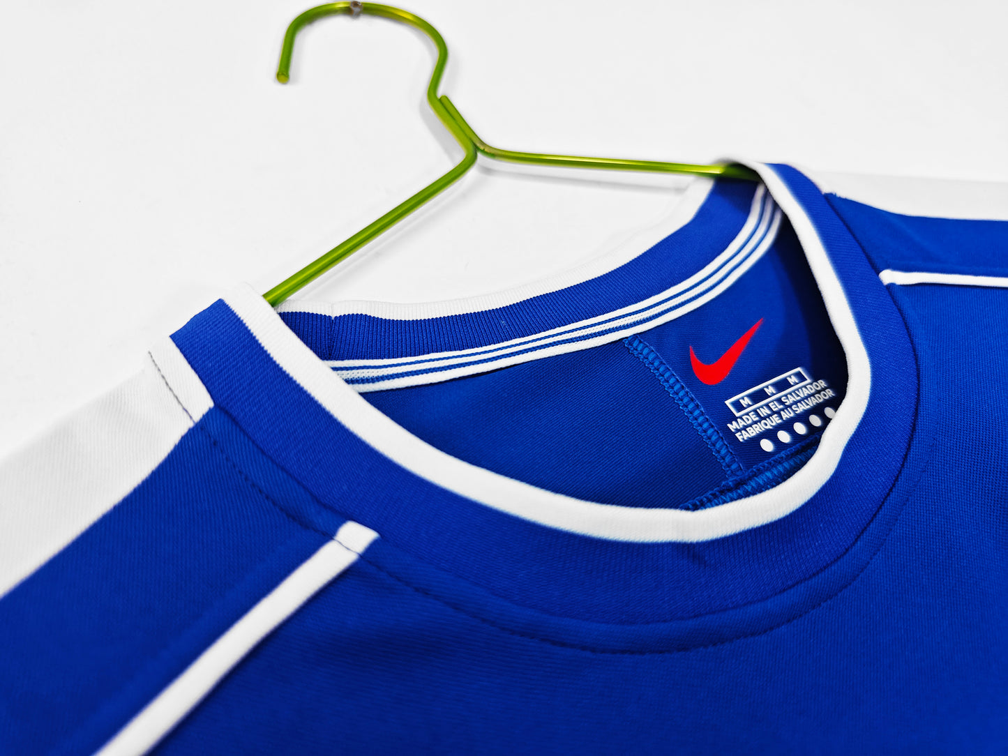 Camiseta Brasil Nike Away 2002–2004 – Azul con hombros blancos (NikeFIT)