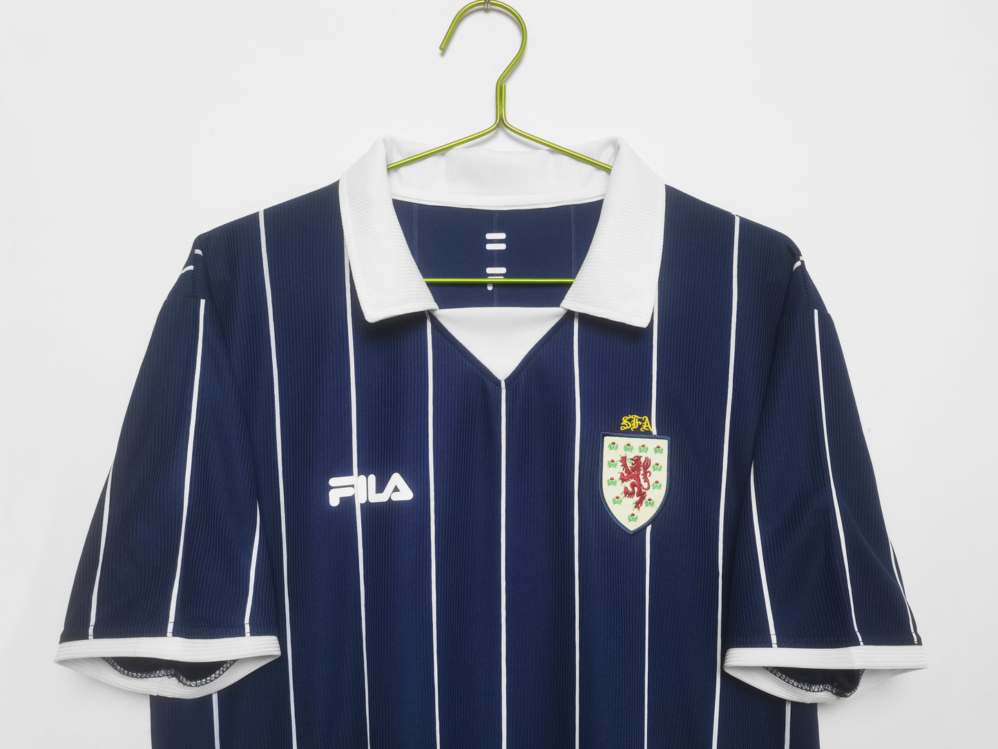 Escocia 2002–04 Fila — Home azul marino pinstripes | Clasificatorias Euro 2004, gol de McFadden a Países Bajos