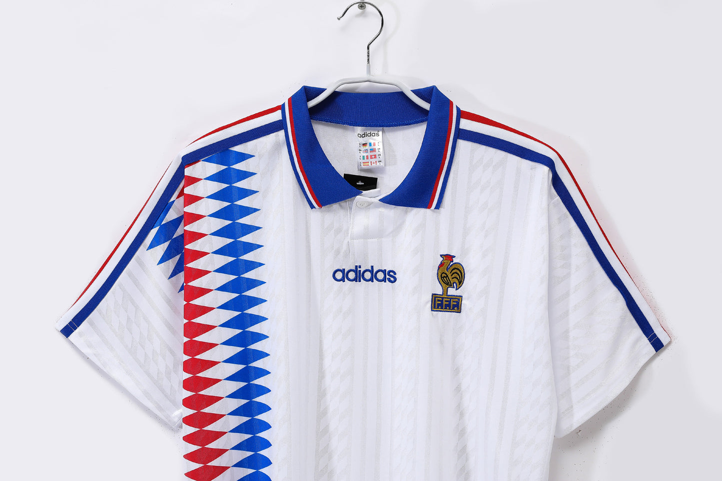 Camiseta Francia adidas Visitante 1992–1993 – Blanca con franja de triángulos tricolor