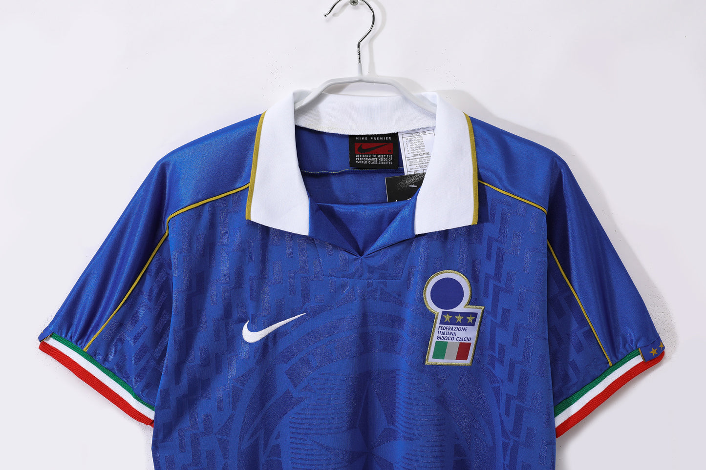 Camiseta Italia Nike Local 1998 Centenario (Francia ’98) – Cuello polo blanco