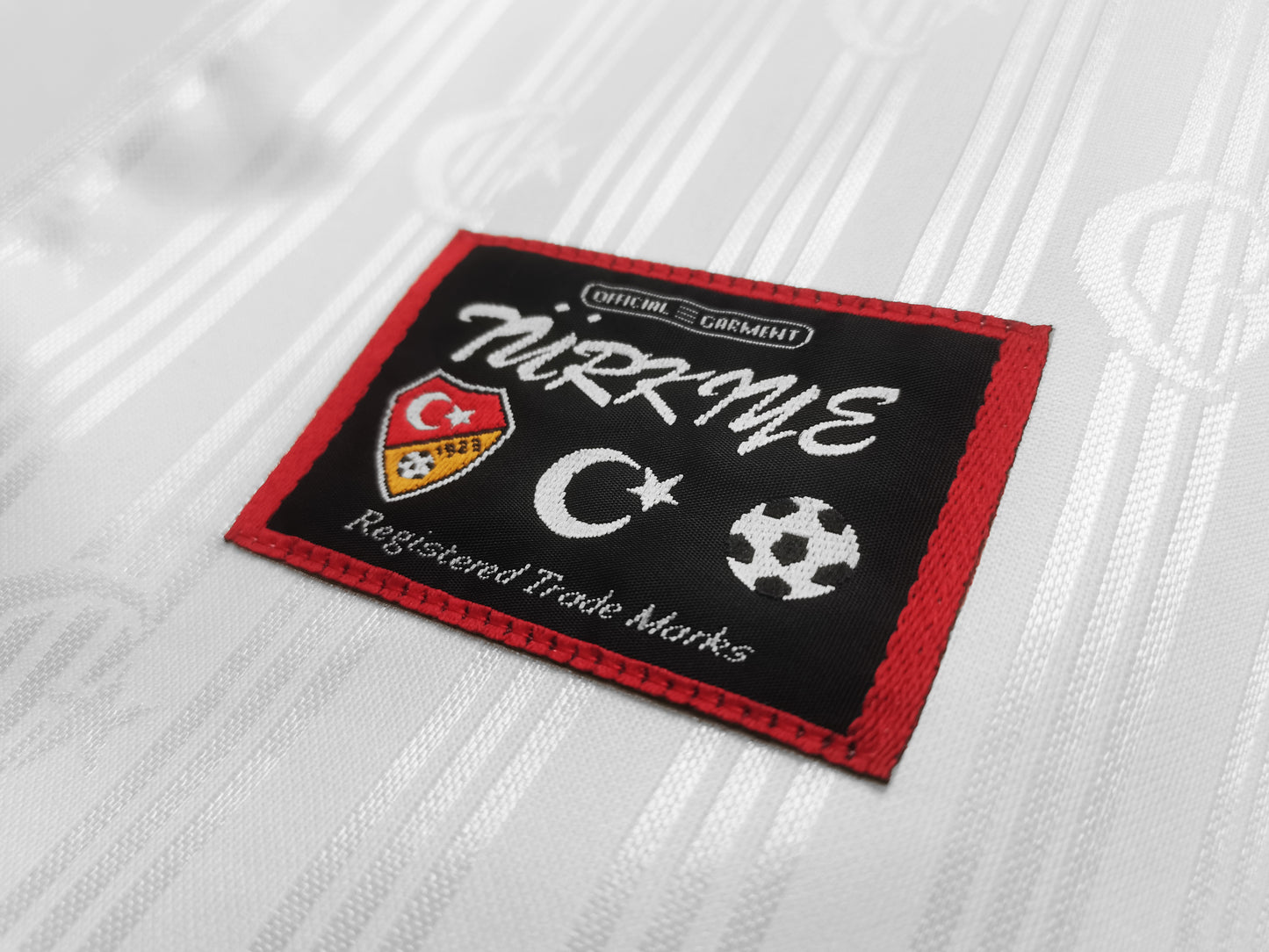 Turquía TFF adidas — Away blanco | Estilo mediados 90s, era Euro ’96 (Hakan Şükür & Tugay)