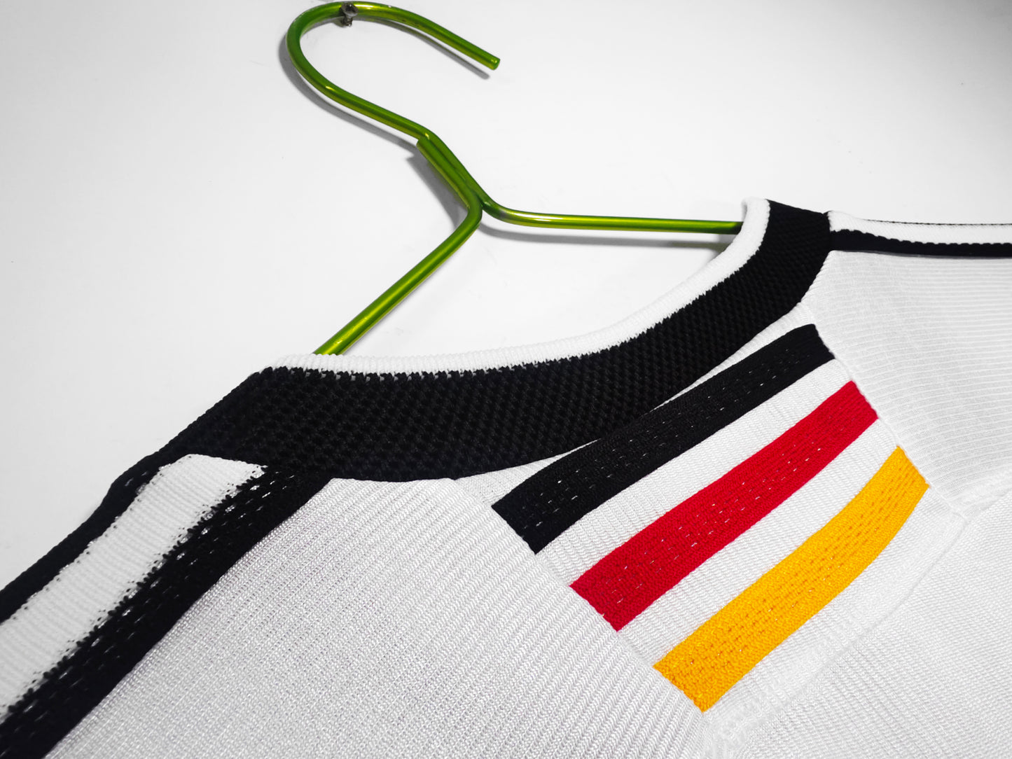 Camiseta Alemania adidas Local 2008/09 (Euro 2008) – Blanca con franja tricolor en el pecho – Climacool