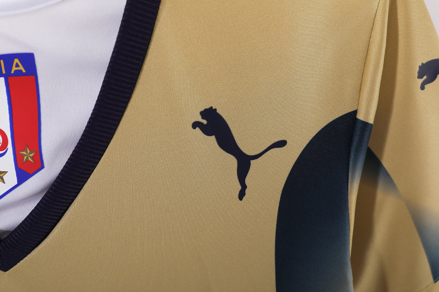 Camiseta Italia Puma Tercera Oro 2006–2007 – Cuello en V – Original
