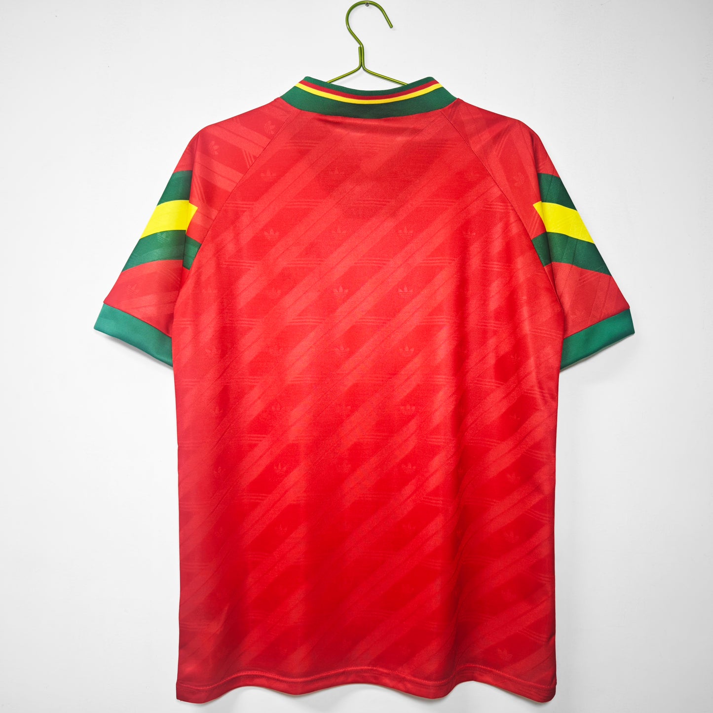 Camiseta Portugal Adidas Home 1992–94 – Roja con franjas tricolor en mangas (era Rui Costa/Figo)
