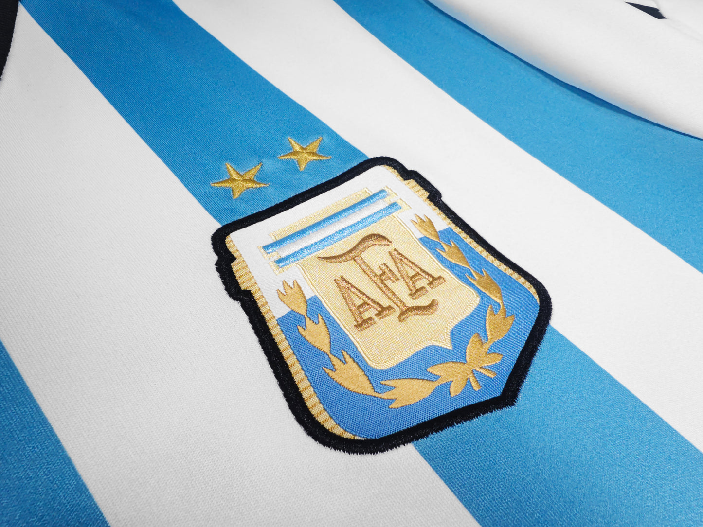 Camiseta Argentina adidas Local 2014/15 (Brasil 2014) – Rayas celeste/blanco con detalles dorados – Climacool