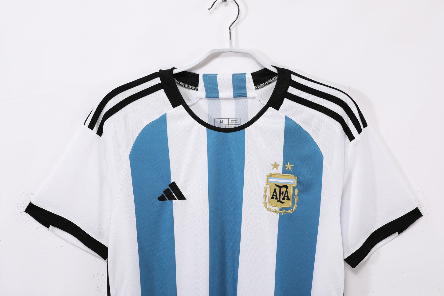 Camiseta Argentina adidas Local 2022 (Qatar) – Rayas Celeste/Blanco, 2 estrellas – AEROREADY