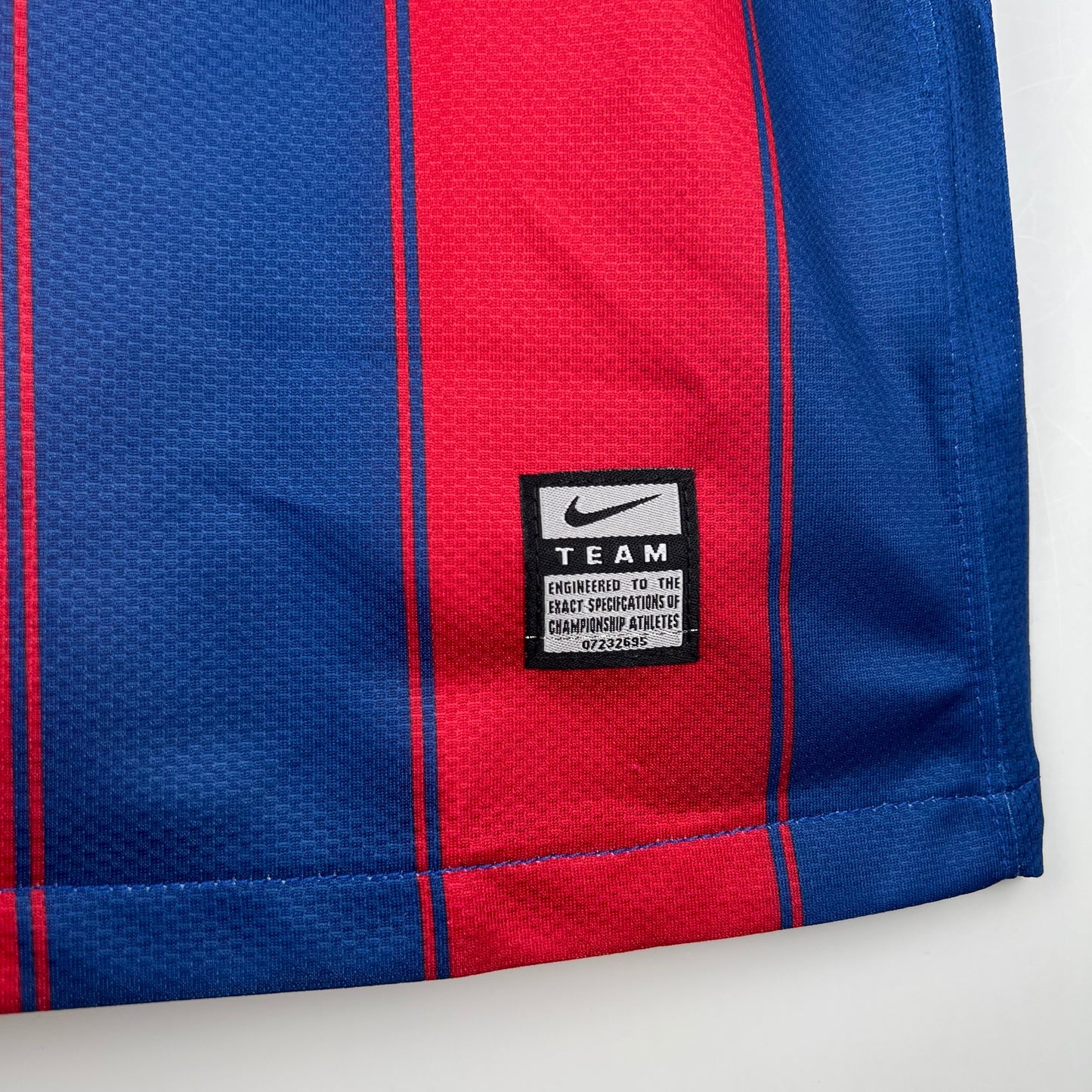 FC Barcelona “UNICEF” 2010–11 — Camiseta home Nike blaugrana (pinstripes)