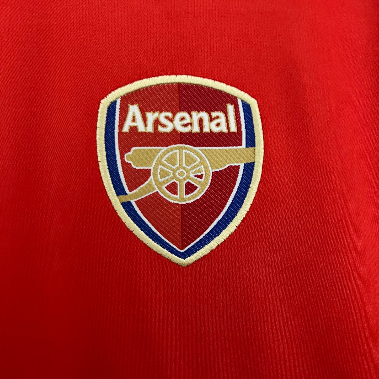 Arsenal “O2” 2004–05 — Camiseta home Nike roja (mangas blancas)