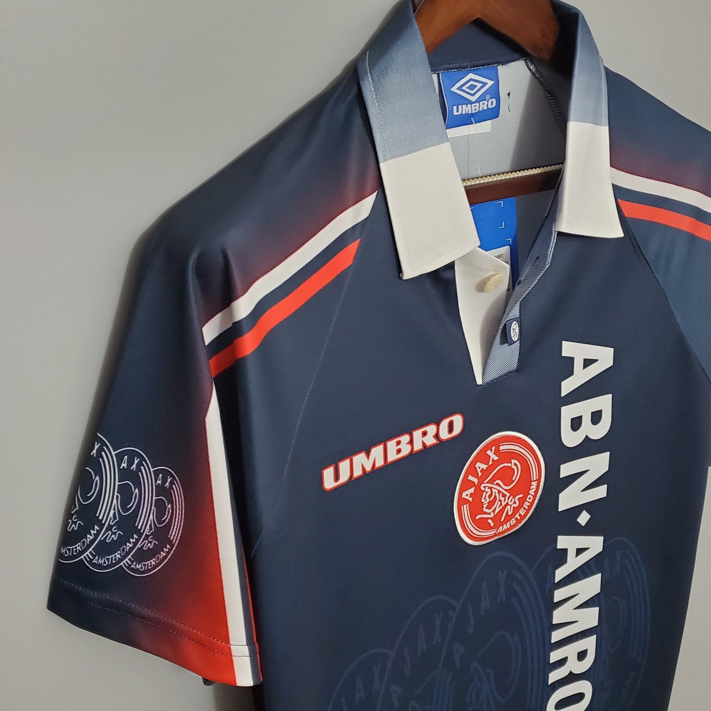Ajax 1998–99 Away “ABN•AMRO” — Umbro azul marino (School of Excellence)