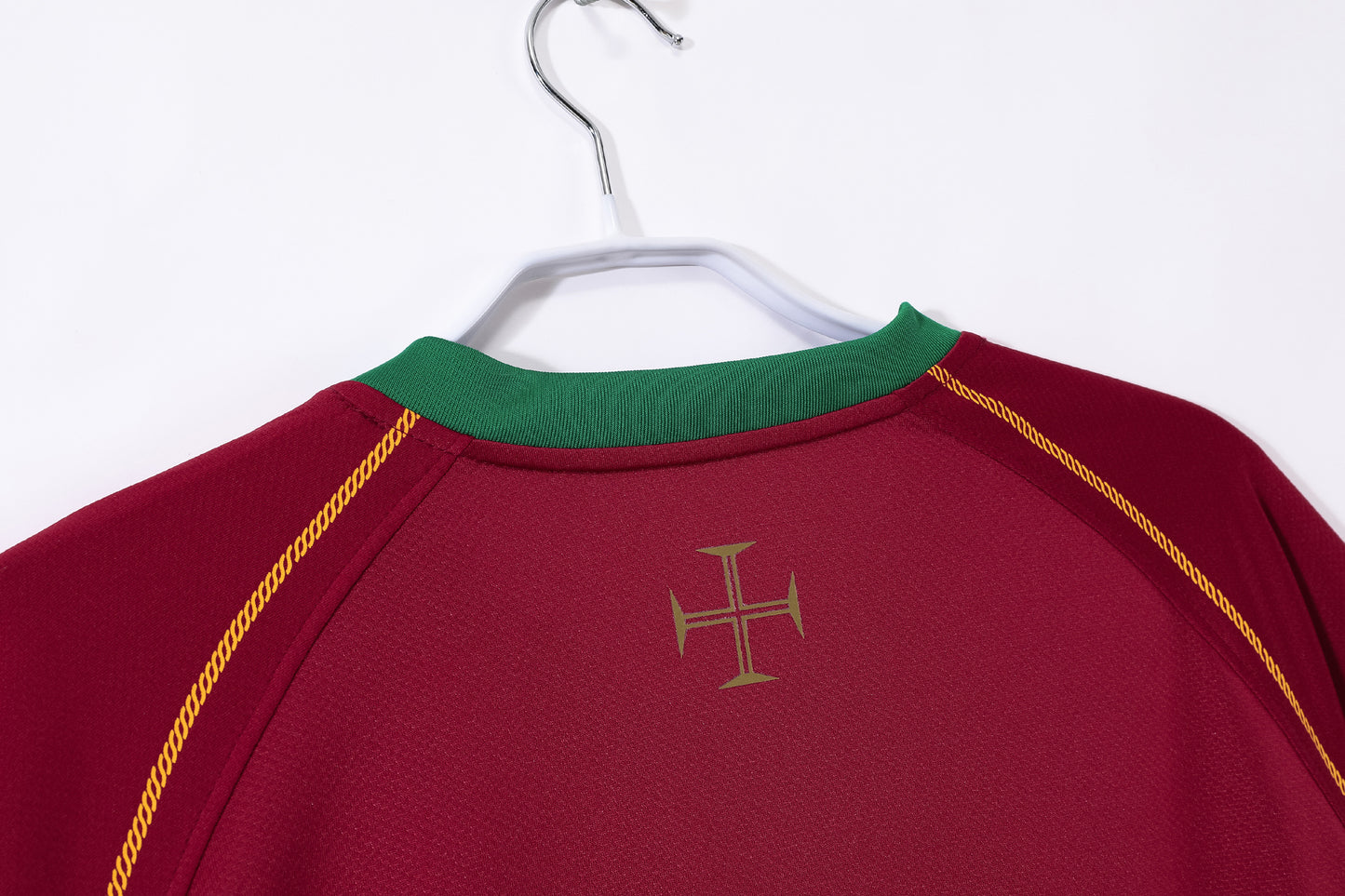 Camiseta Portugal Nike Local 2006–2008 – Granate con cuello en “V” verde (Dri-FIT)