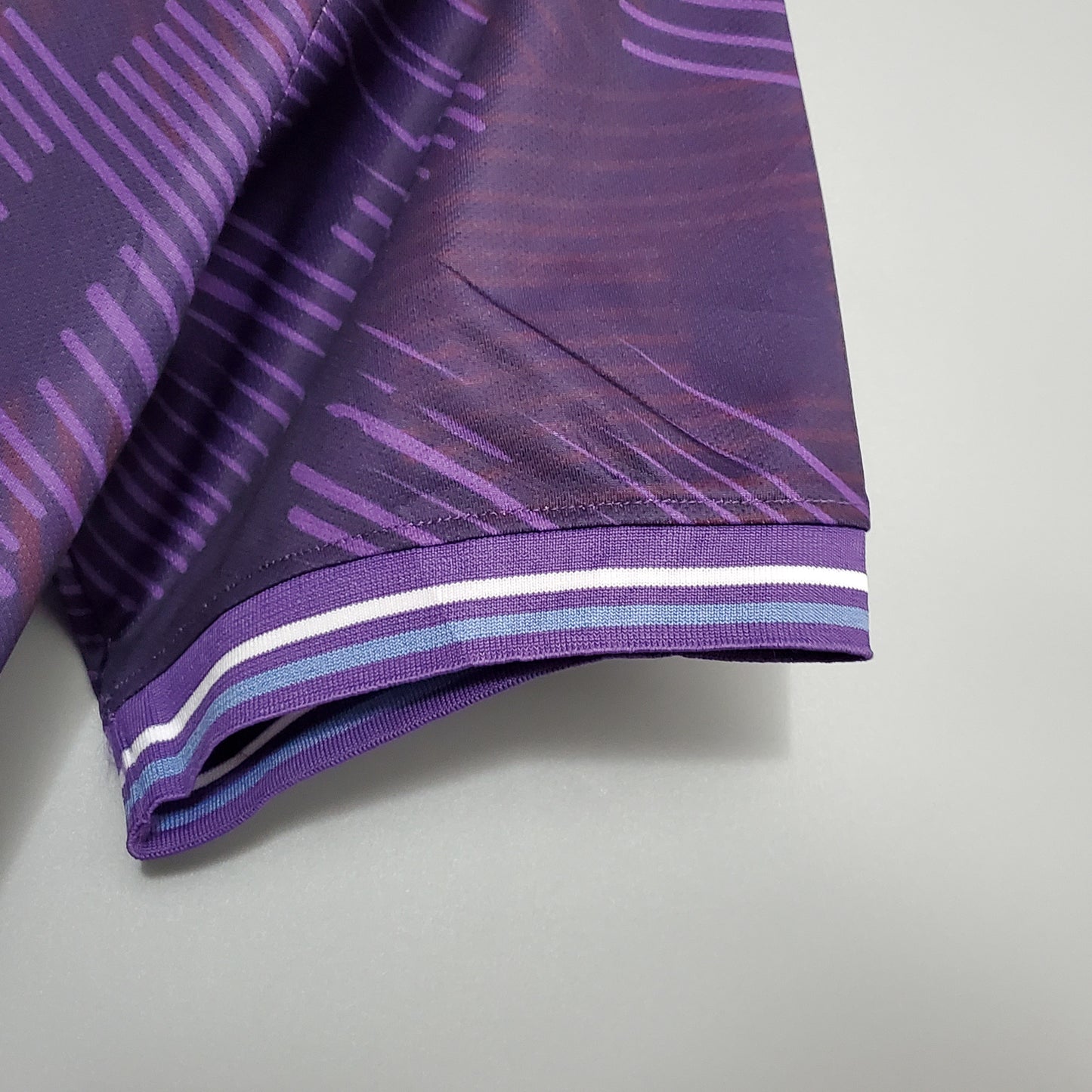 Fiorentina “7UP” 1992–93 — Camiseta home Lotto violeta (gráfico noventero)