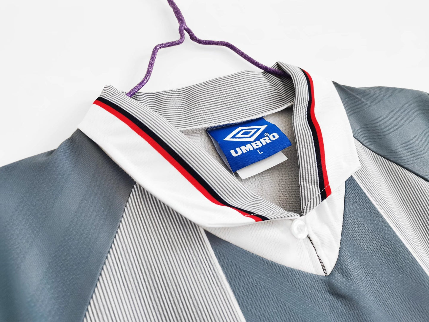 Camiseta Inglaterra 1999–00 Training Gris/Azul – Umbro (Era Euro 2000, Beckham & Owen)