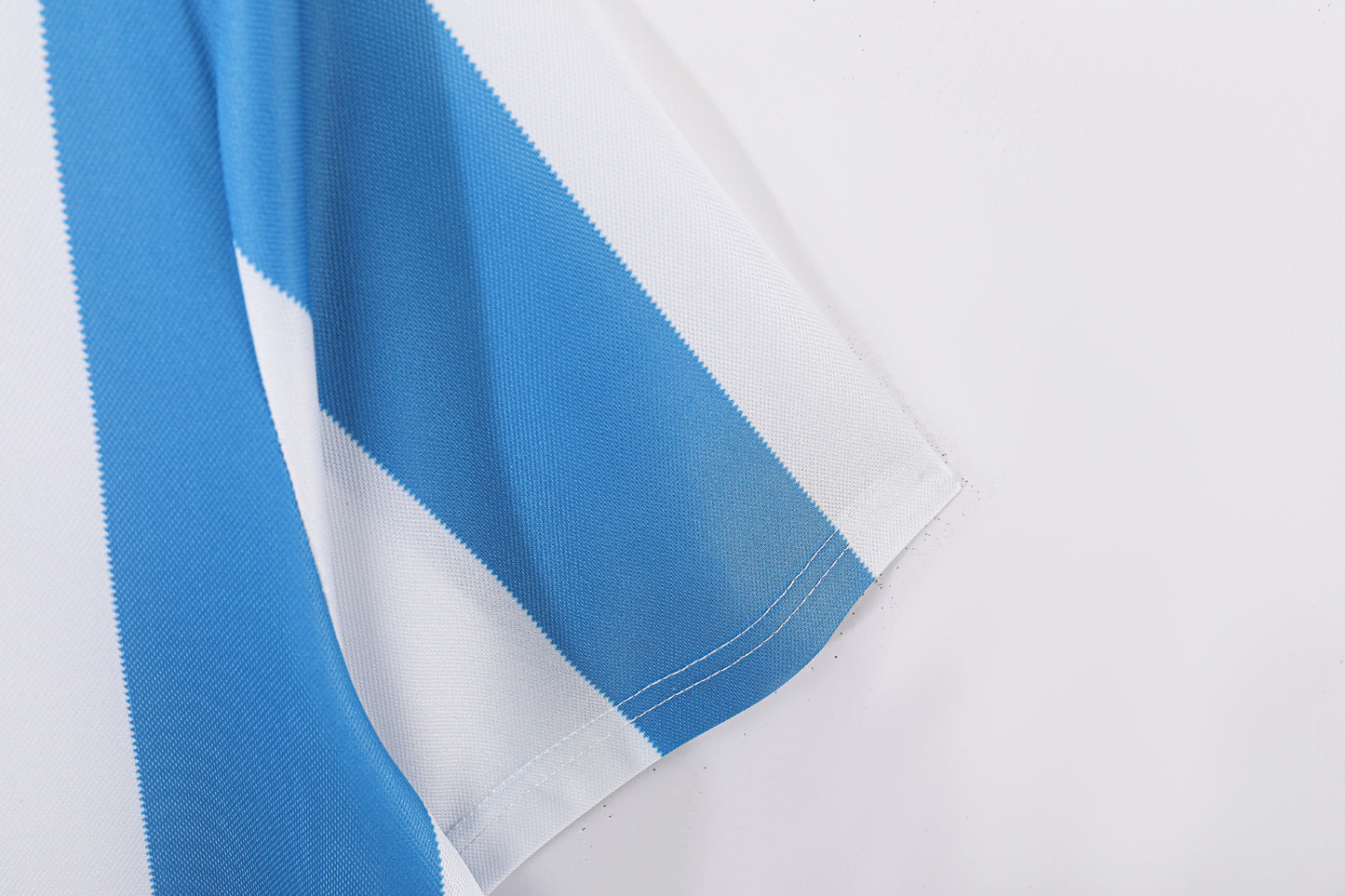 Camiseta Argentina Le Coq Sportif Local 1985–1987 (estilo Mundial 1986) – Rayas Celeste/Blanco