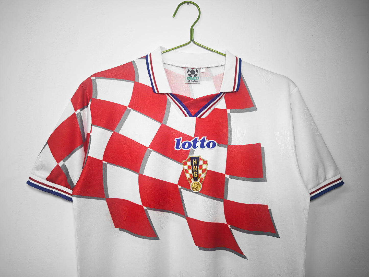 Camiseta Croacia Lotto Home 1998 – Francia ’98, “šahovnica” ondulada (era Šuker/Boban)