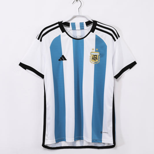 Camiseta Argentina adidas Local 2022 (Qatar) – Rayas Celeste/Blanco, 2 estrellas – AEROREADY